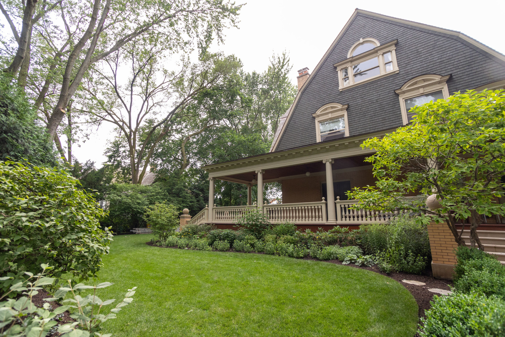 Furnished Apartment in Evanston's Historic District