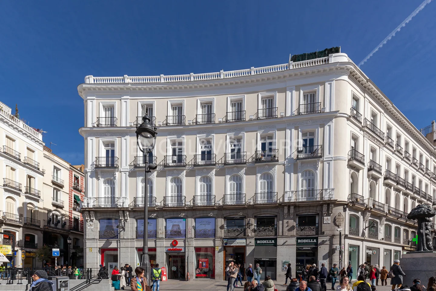Emblemática propiedad con 5 balcones en la Puerta del Sol