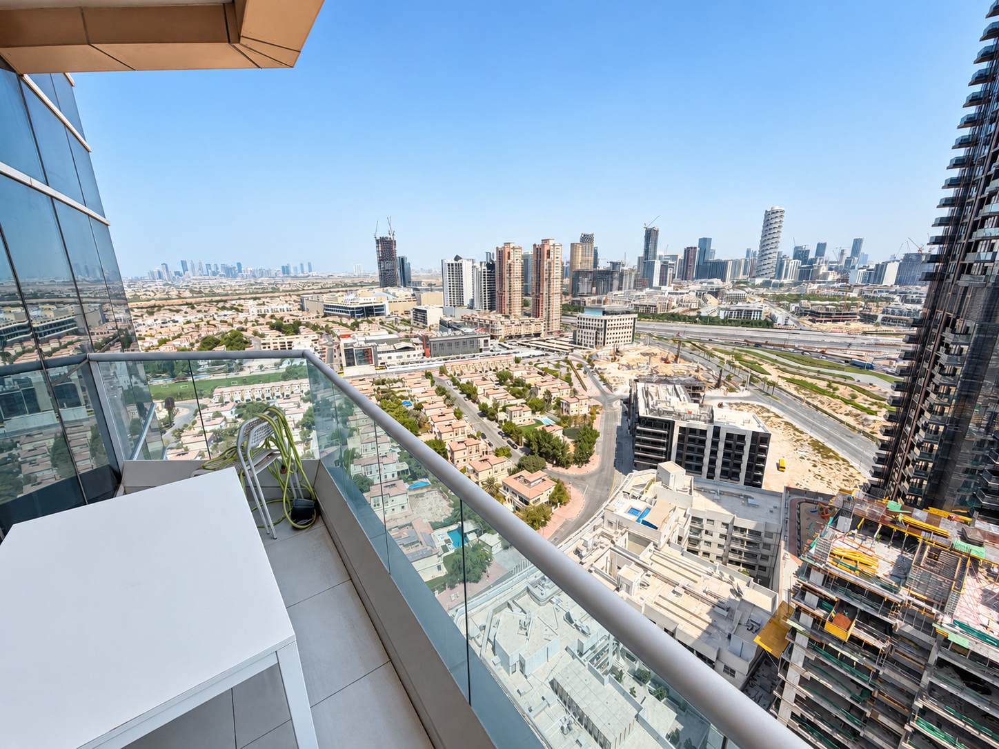 1 Bedroom | Exclusive | Community View | Closed Kitchen