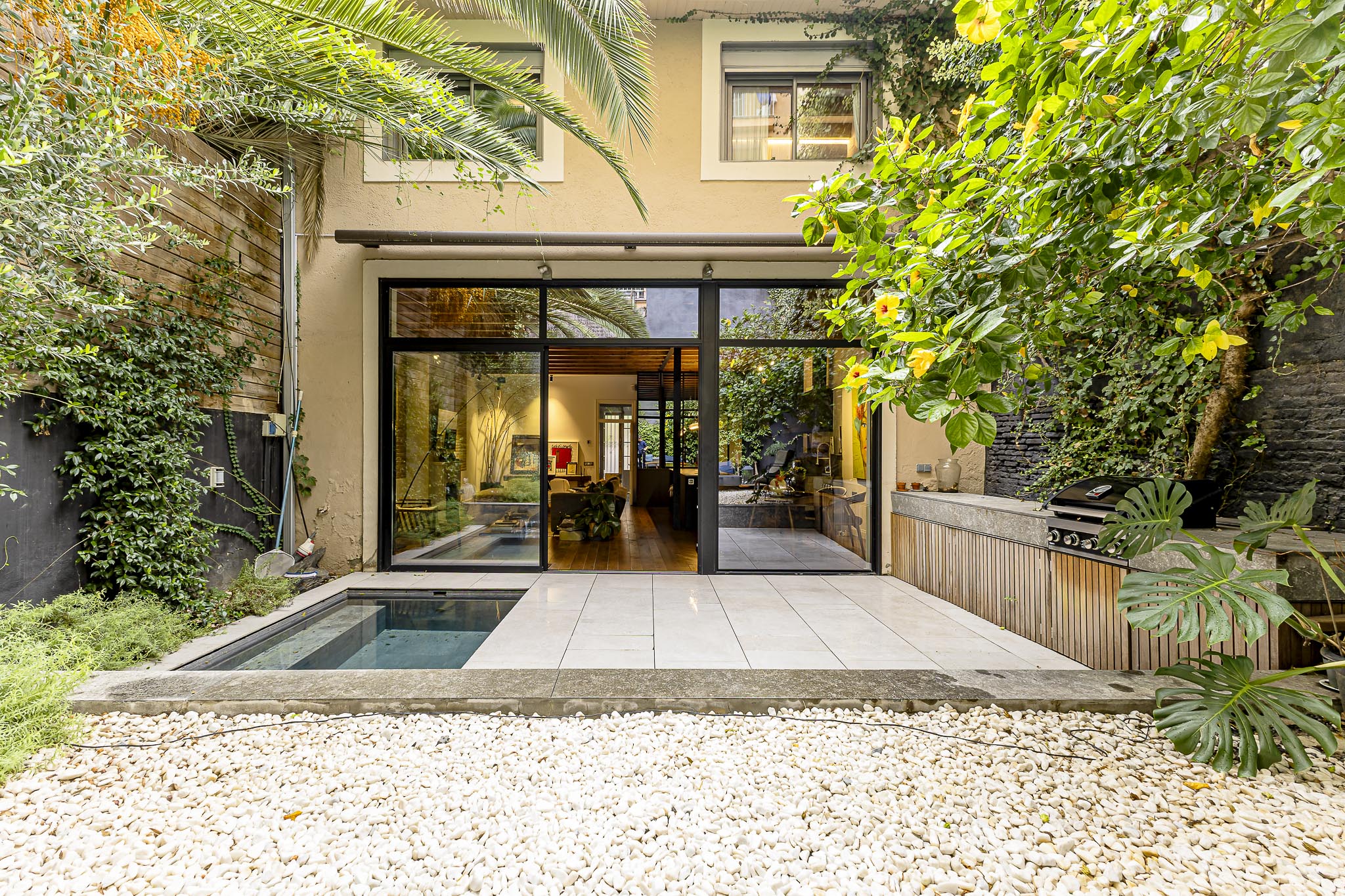 Exclusive house with garden, pool and terrace on Passatge Mulet
