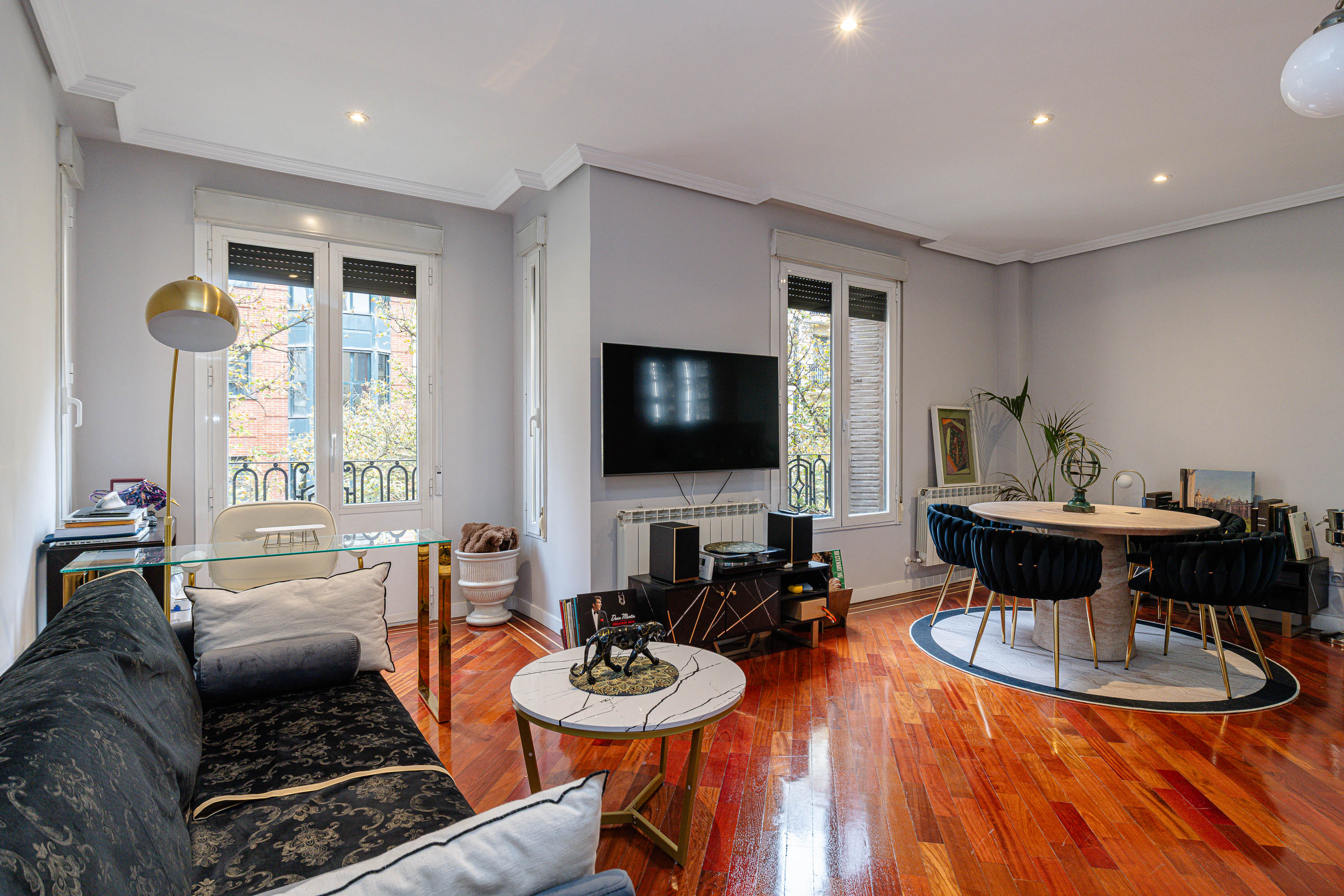 A bright flat in a classic building in Argüelles