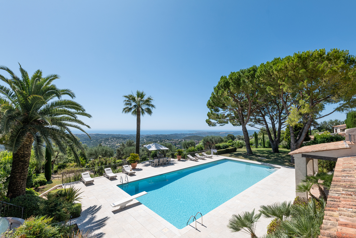 Exceptional property with panoramic sea view