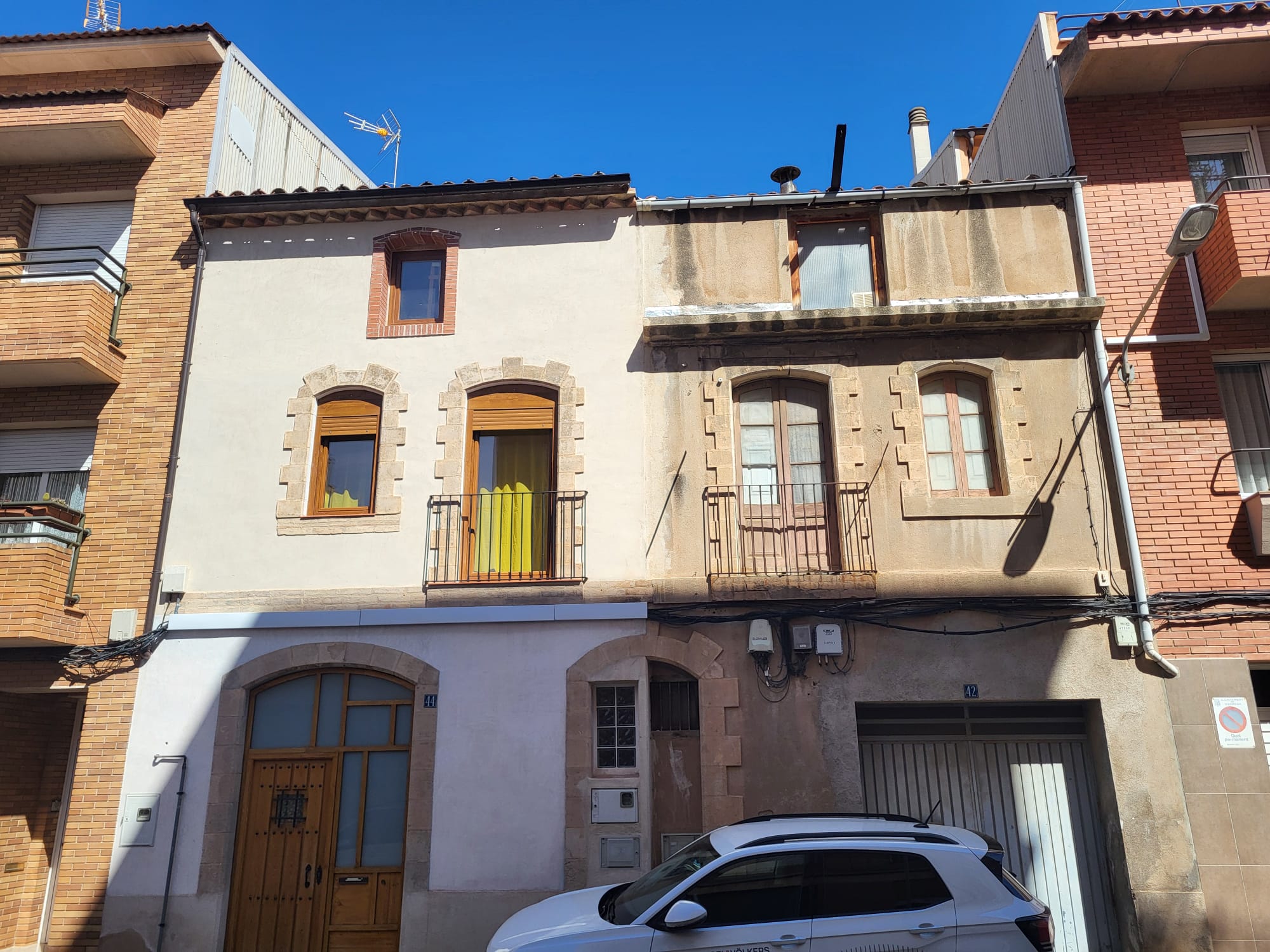 Casa unifamiliar con encanto a reformar en Manresa.