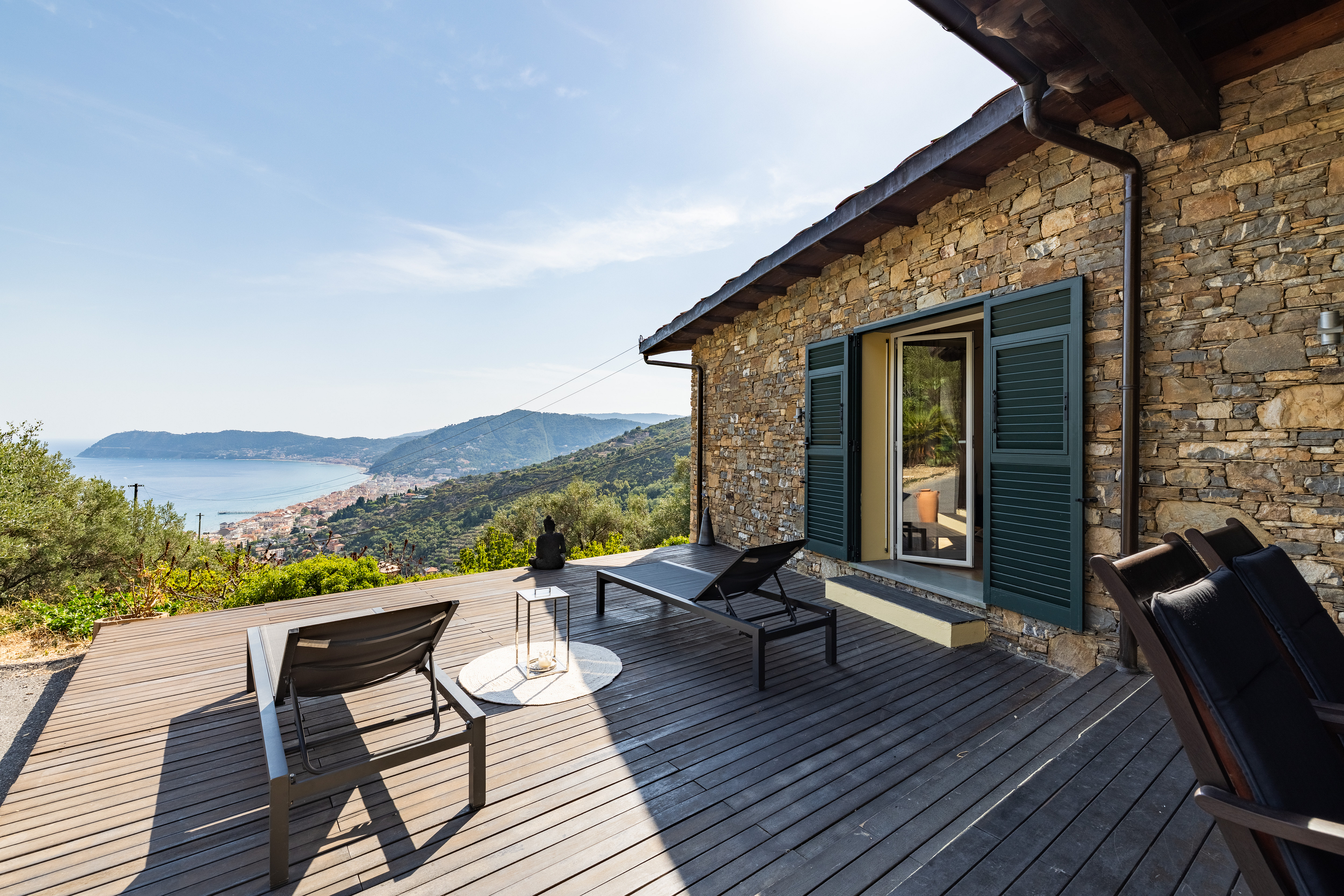 Detached house with sea view