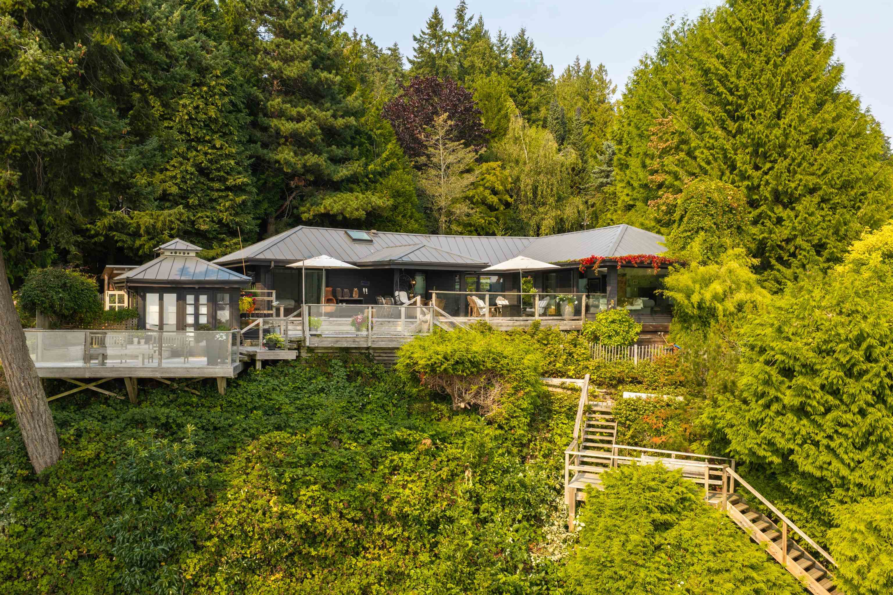 132 Feet of Private Walk-On Waterfront