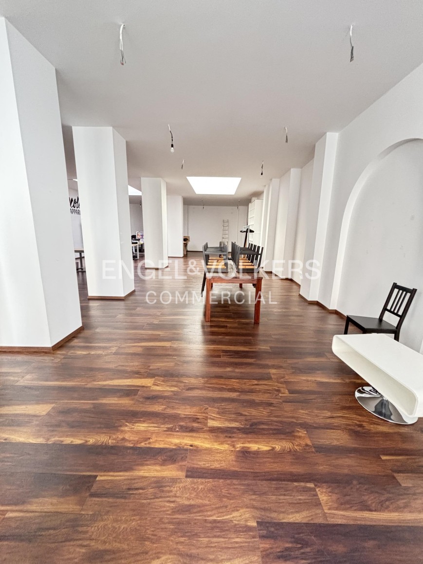 Historische Architektur trifft helle Arbeitswelt
