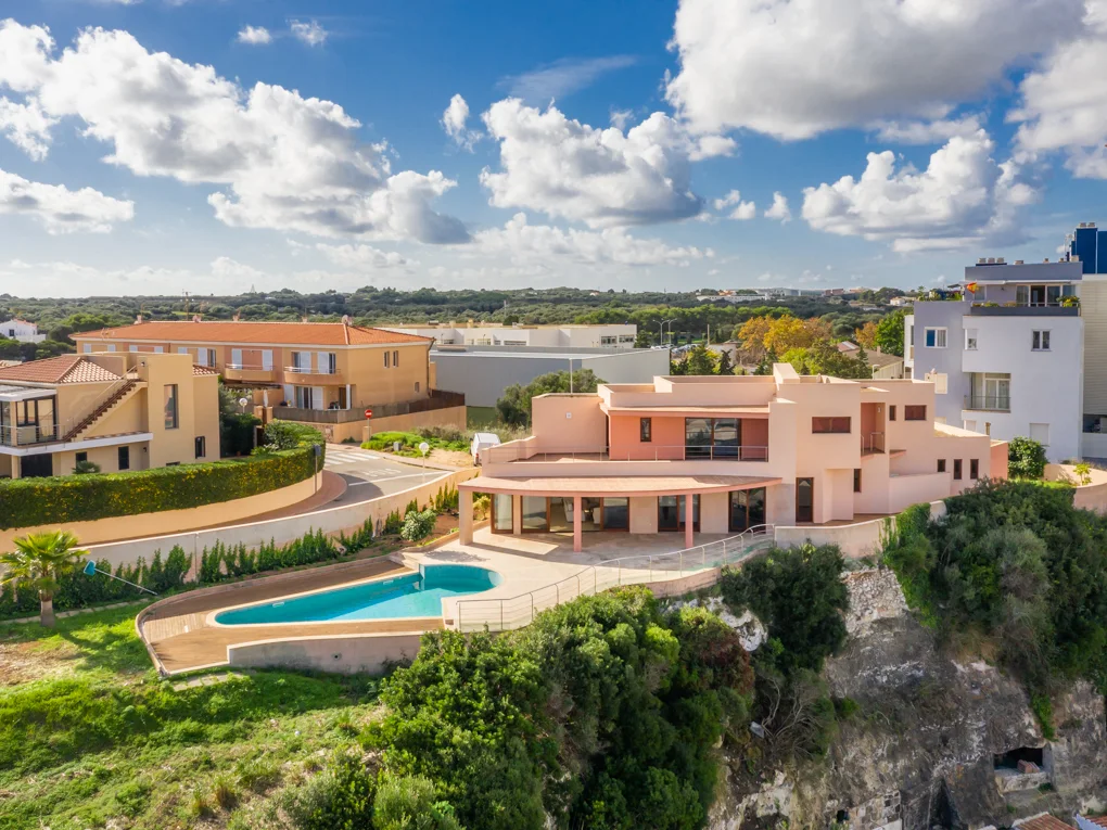 Spektakuläre moderne Villa mit Blick über den Hafen von Mahon, Menorca