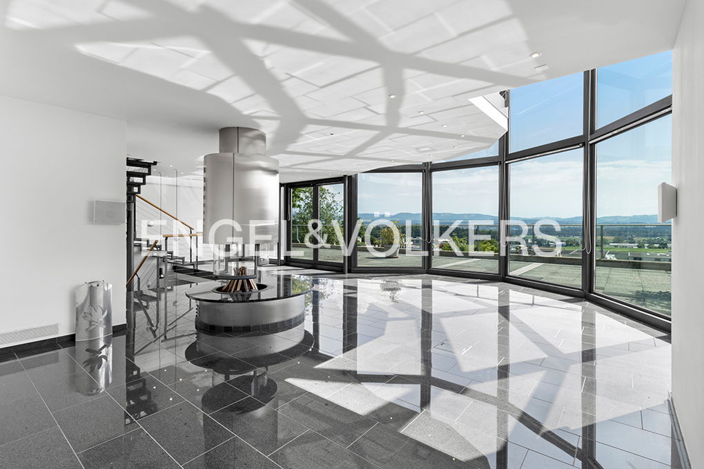 Grosszügiges Einfamilienhaus mit schönem Garten und Aussicht