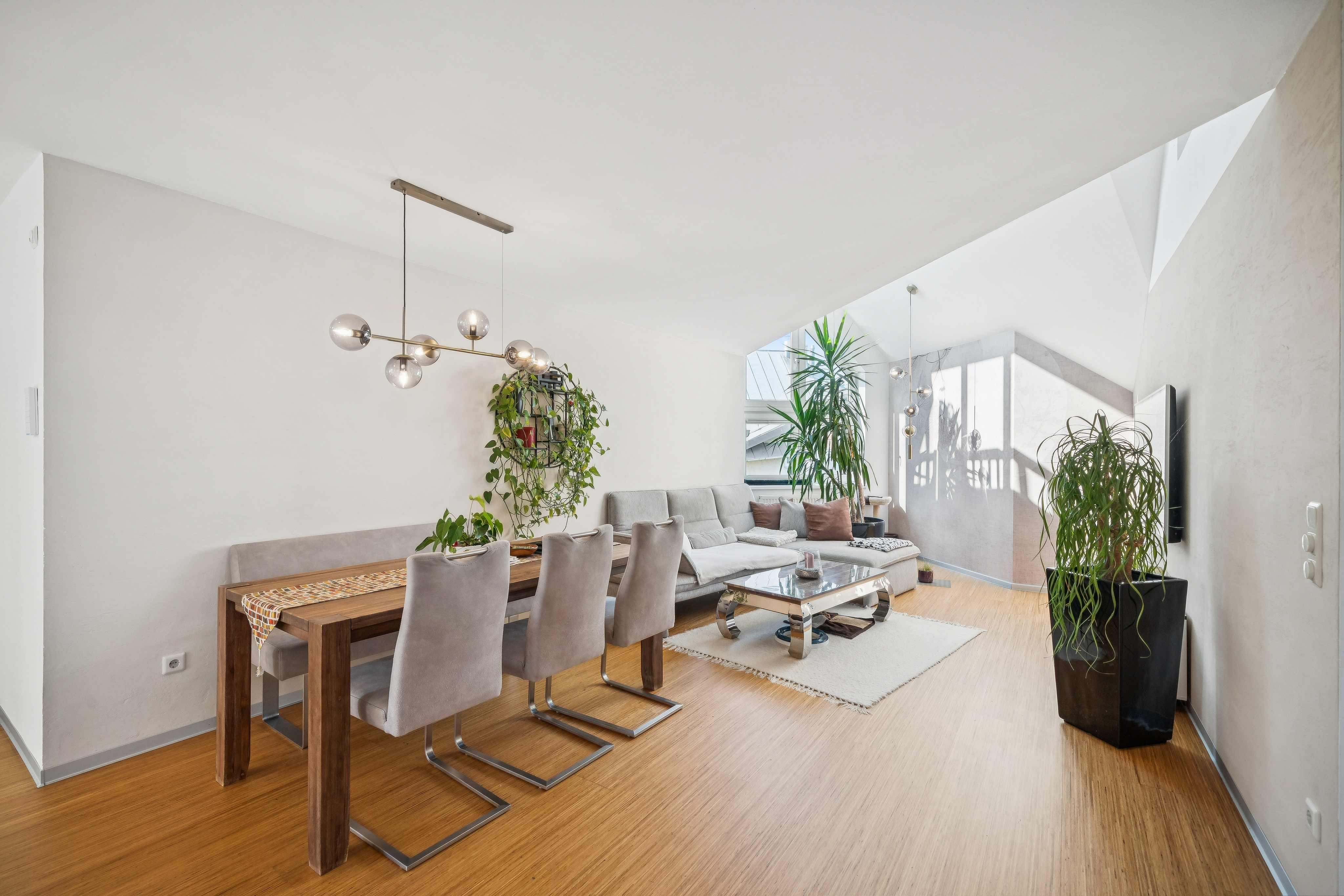 Townhouse with gallery | 125 m2 on 3 levels | 2 terraces | Pool, A/C & steam bath | Quiet location
