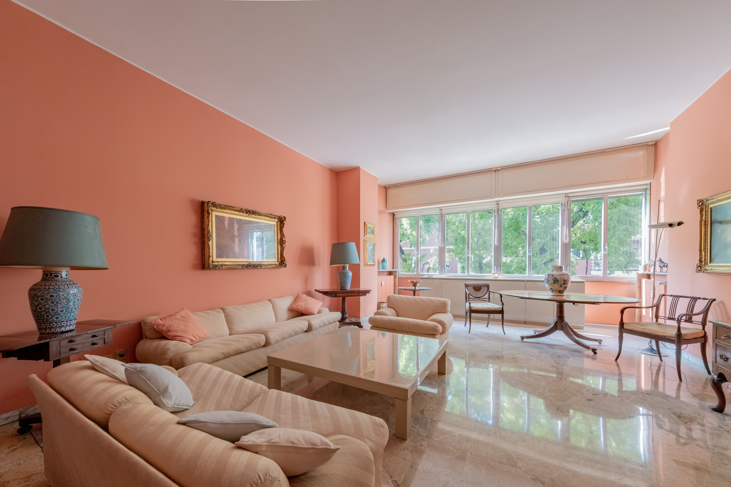 Prestigious four-room apartment in the Historic Center