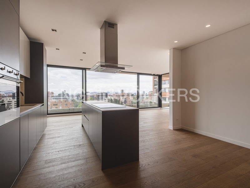 Moderno apartamento con clubhouse y balcón en La Cabrera