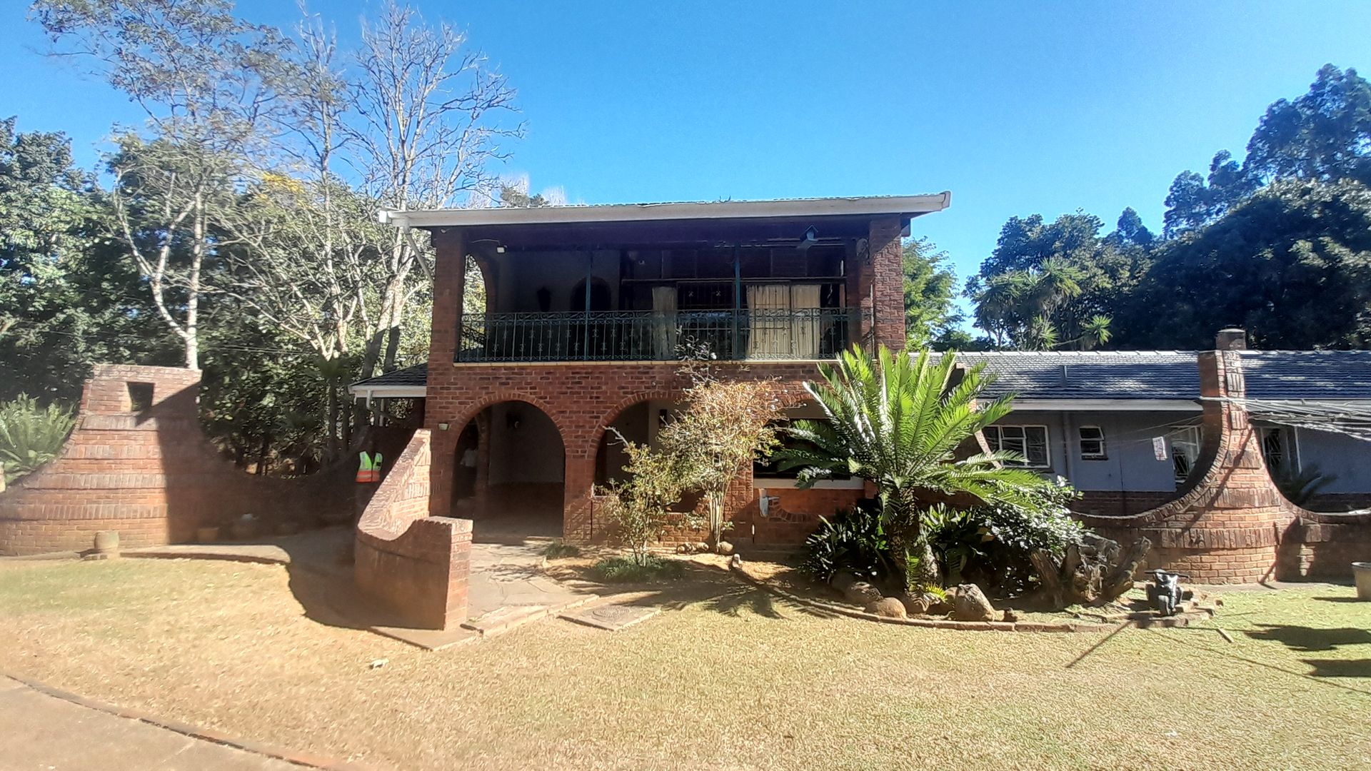 Large 2 Bedroom Unit - Clarendon