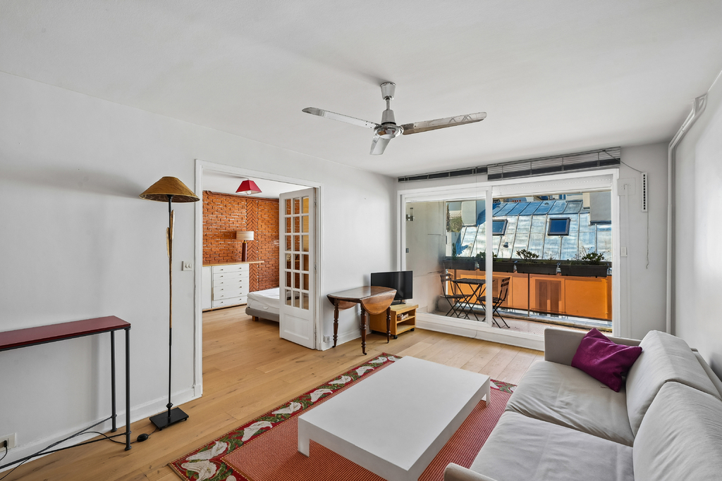 Paris 17. – Elegante 2-Zimmer-Wohnung mit 2 Balkonen und Parkplatz