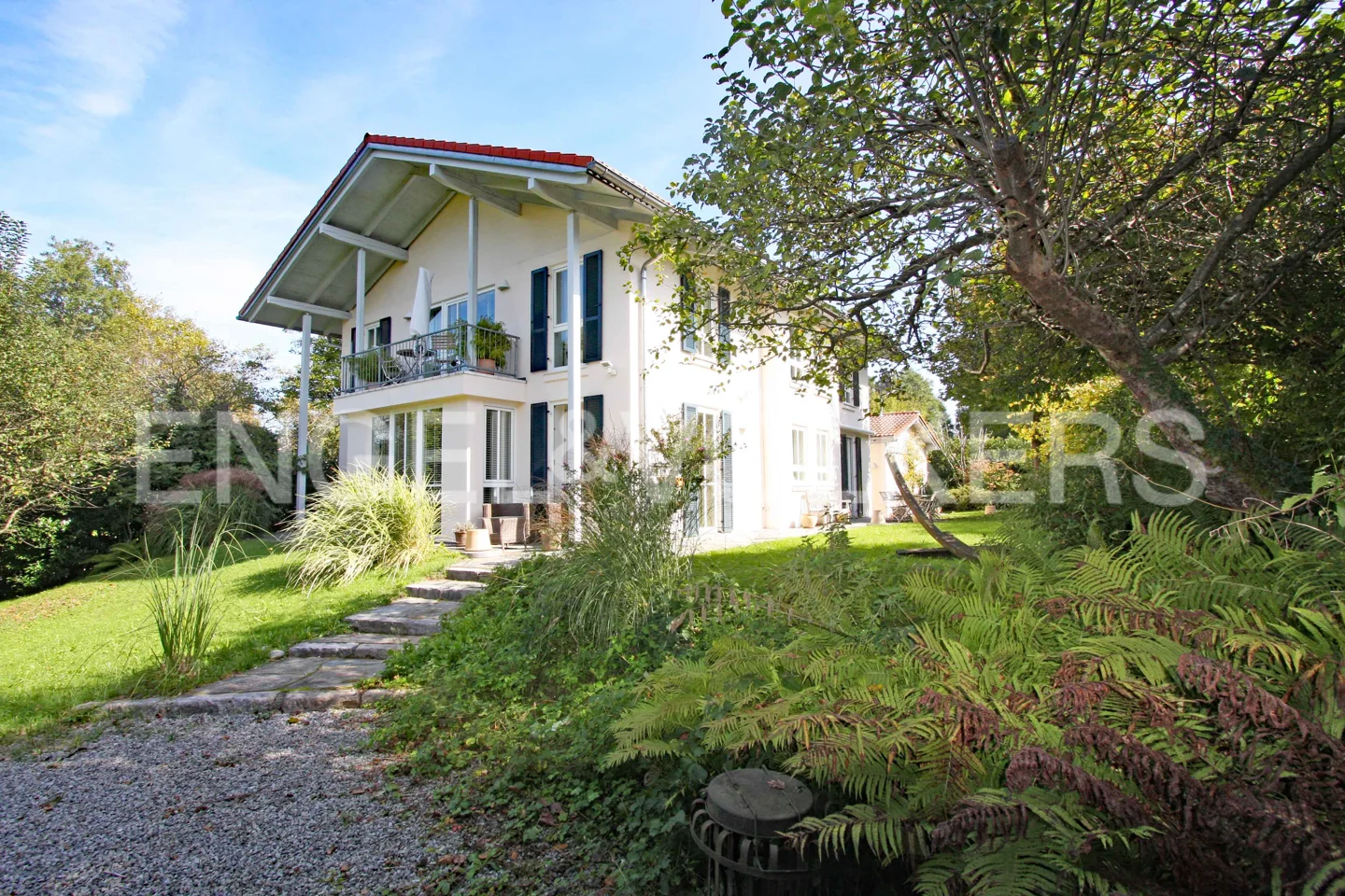 Einfamilienhaus mit Eleganz und Stil fußläufig zum Badestrand am Simssee