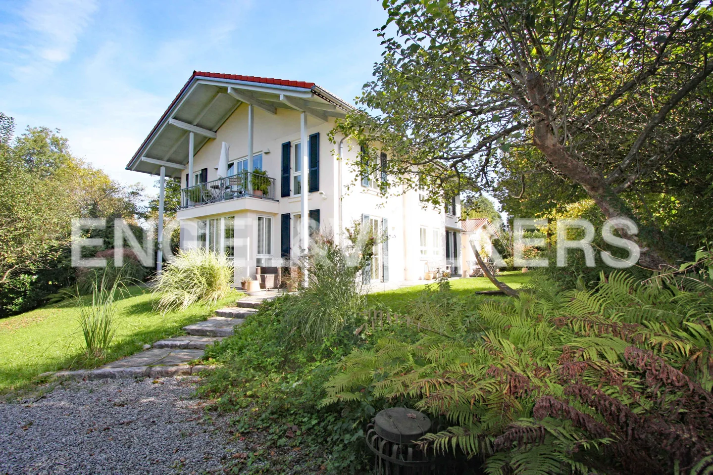 Einfamilienhaus mit Eleganz und Stil fußläufig zum Badestrand am Simssee