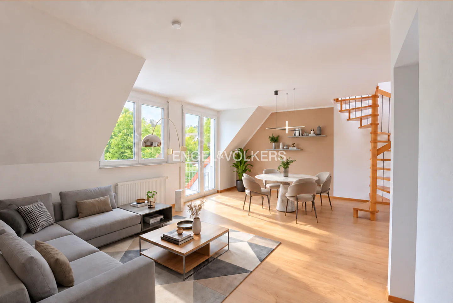 Wohnen auf zwei Ebenen – helle Maisonettewohnung mit Balkon - Photo 1