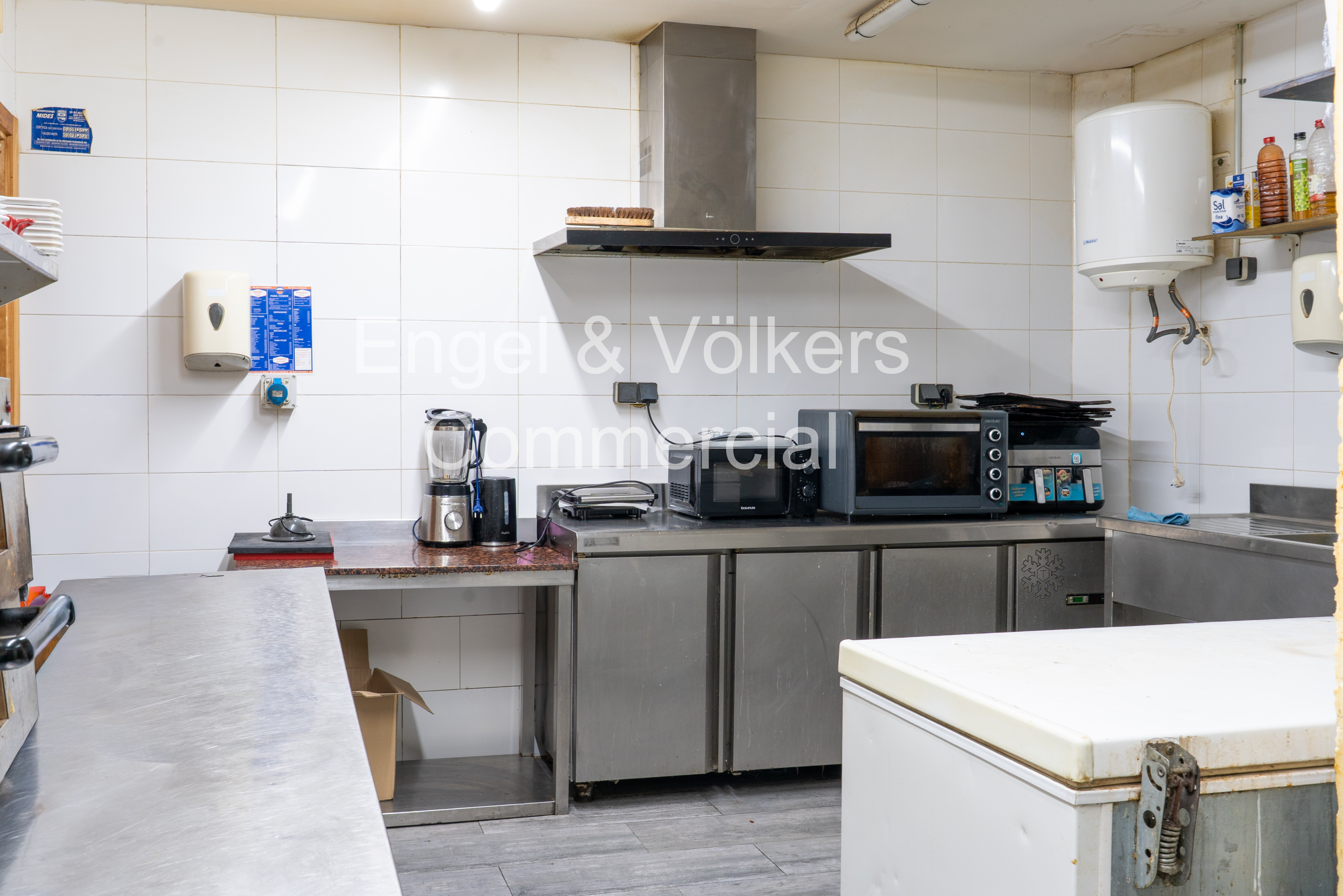 Traspaso de local con licencia C2 y terraza en Poblenou