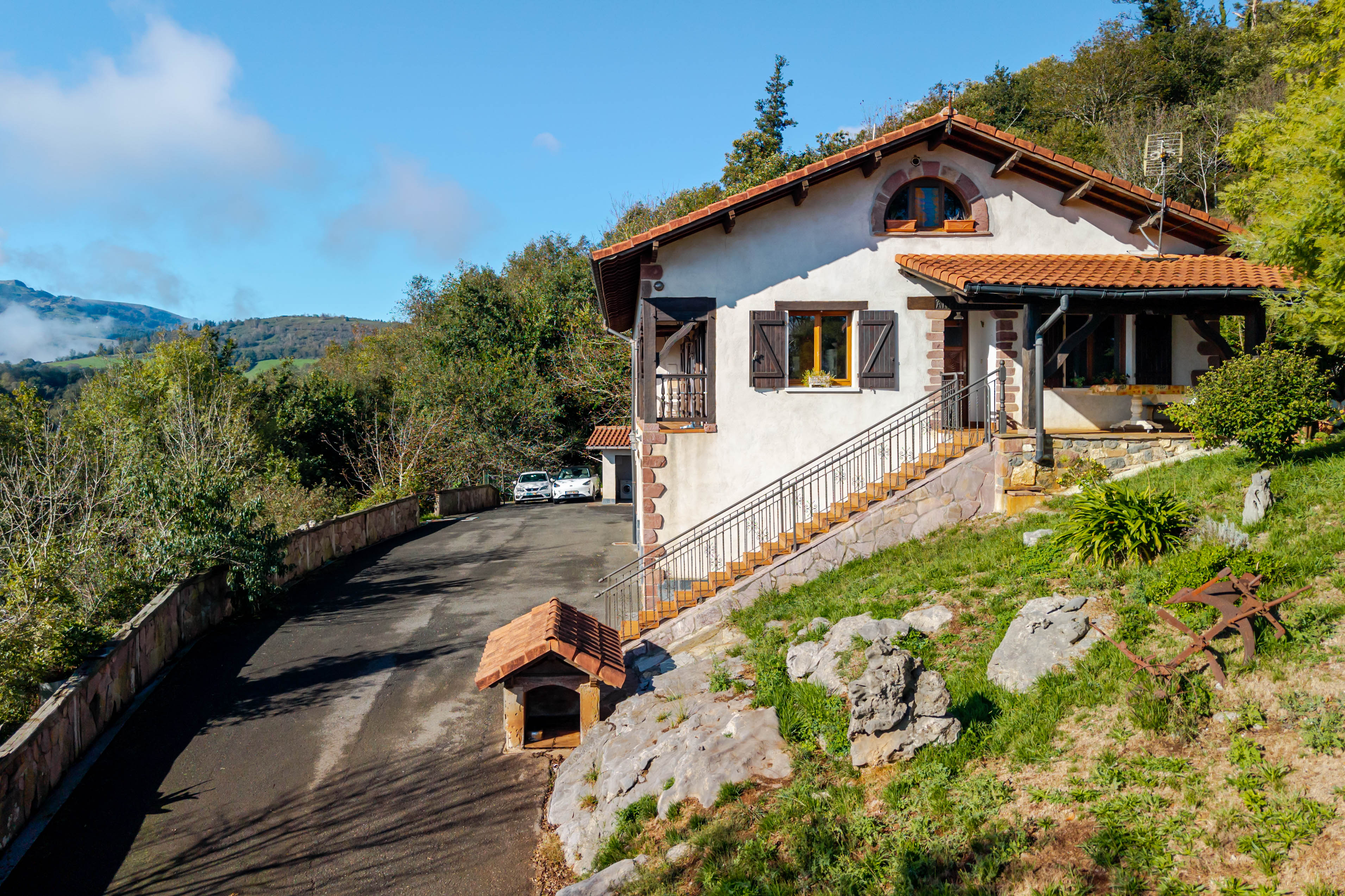 VILLA UNIFAMILIAR CON TERRENO Y VISTAS AL VALLE DE ASTEASU