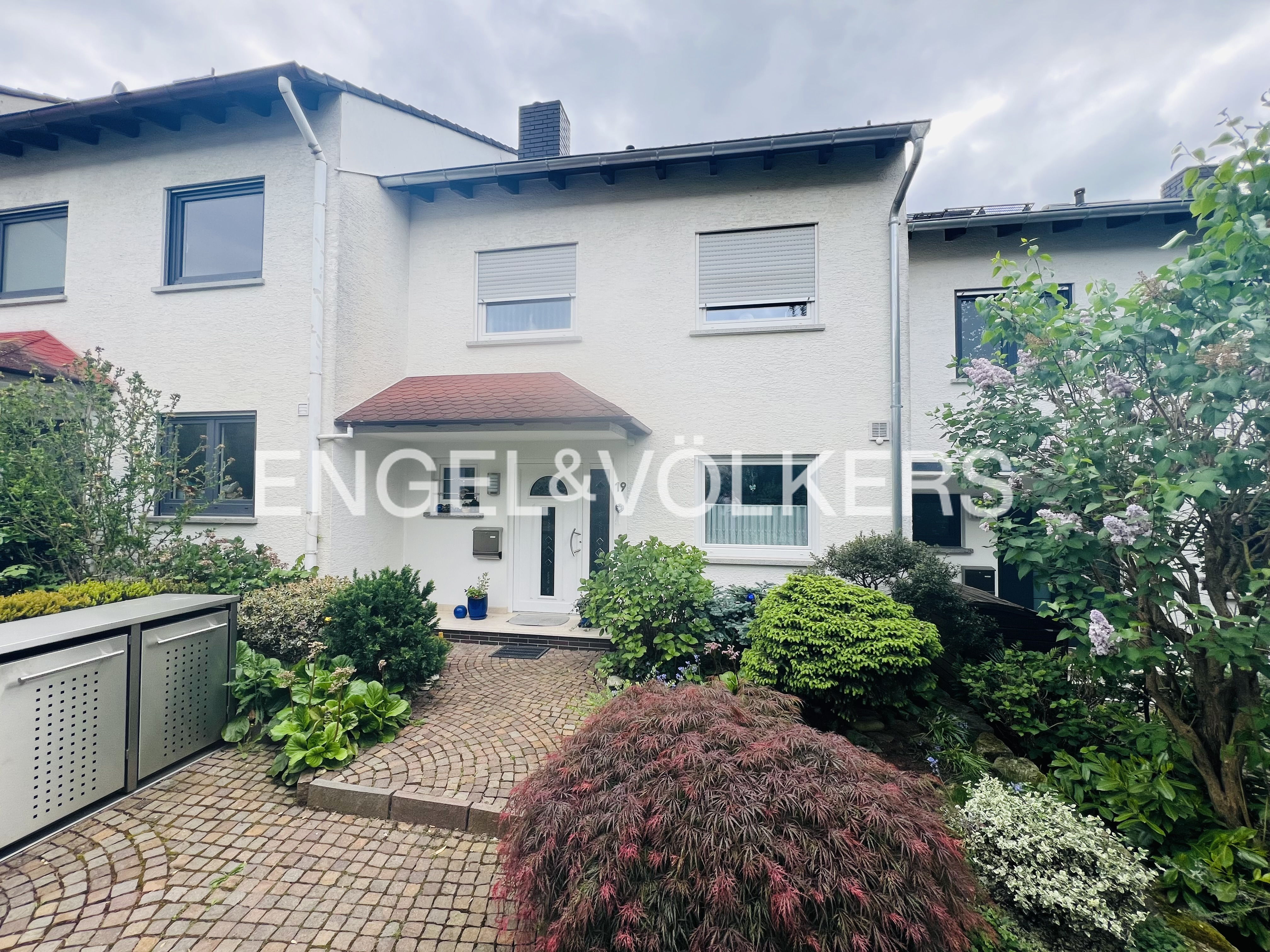 Charmantes Reihenmittelhaus in Feldrandlage mit Garage – perfekt für Familien