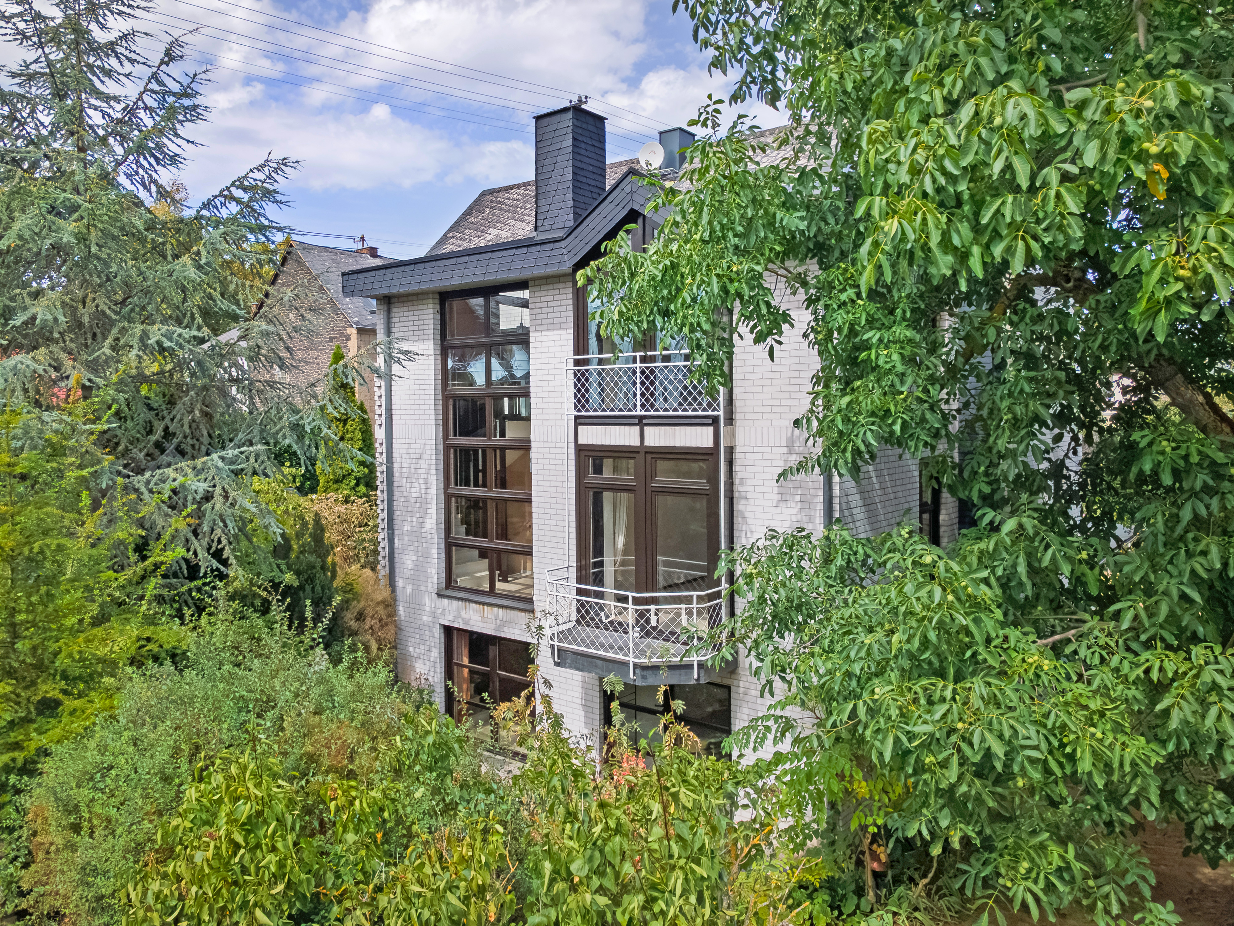 Außergewöhnliches Wohnhaus mit Garten im Ortskern eingebettet