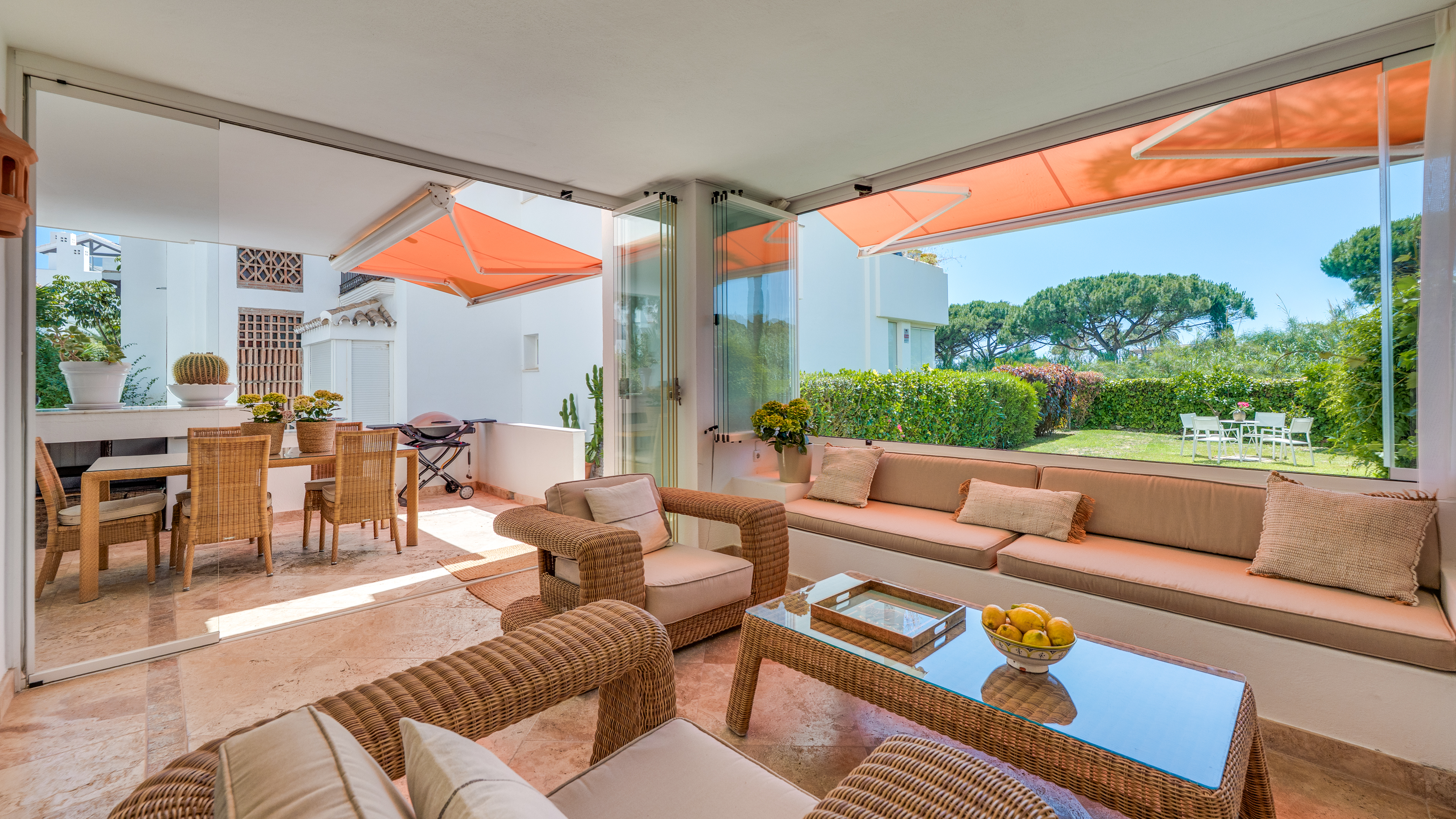 Frontline Beach Apartment with Garden in Los Monteros, Marbella East