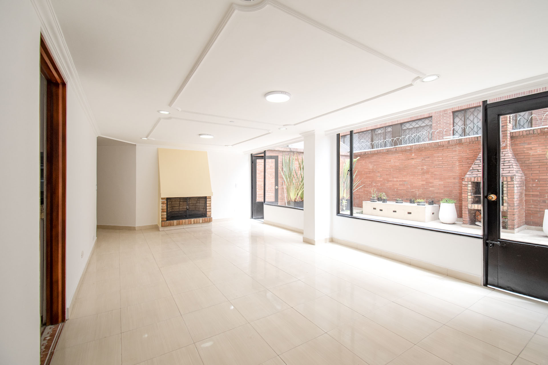 Iluminado apartamento con terraza  para arriendo en Santa Barbara