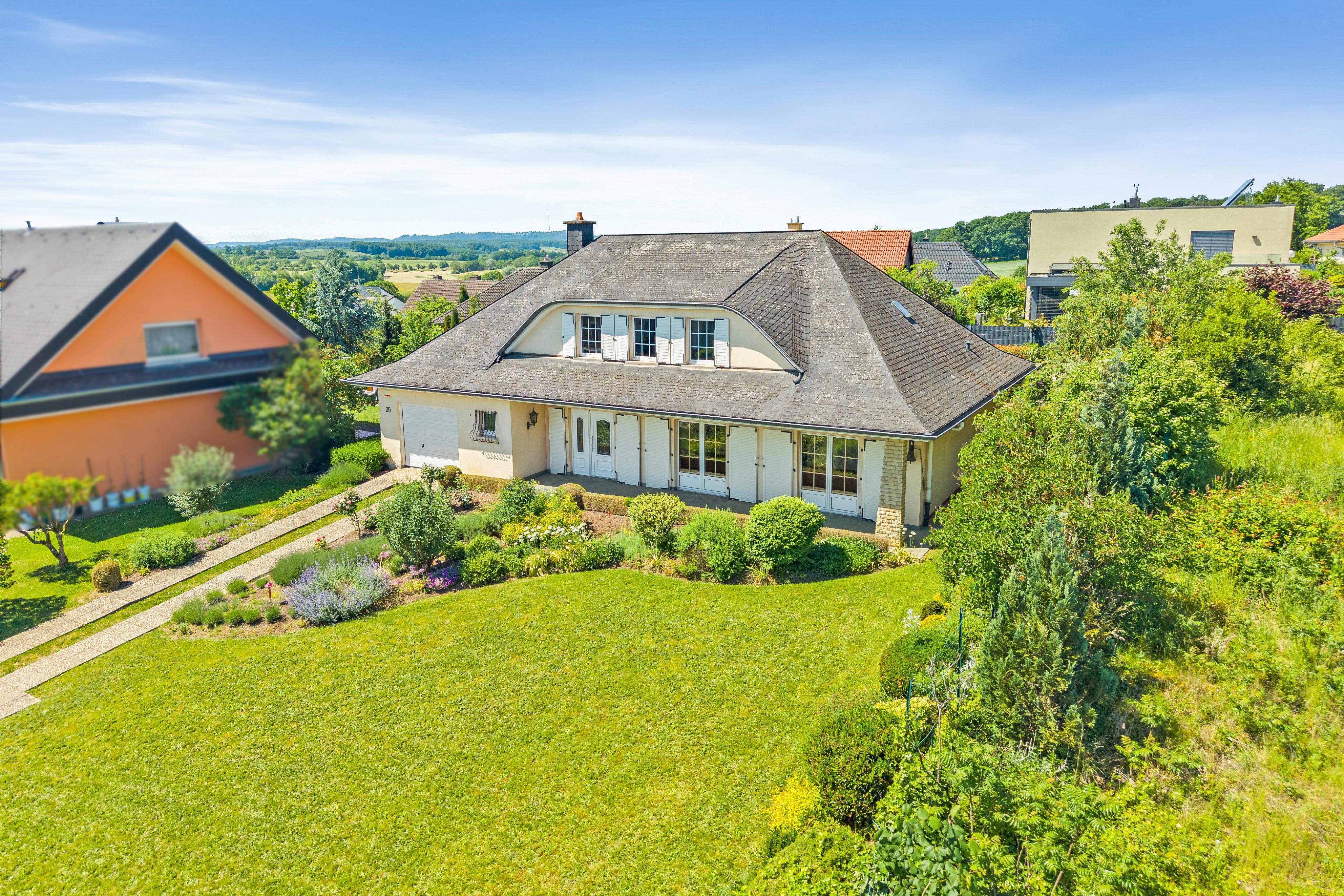 Bungalow with strong renovation potential in Frisange