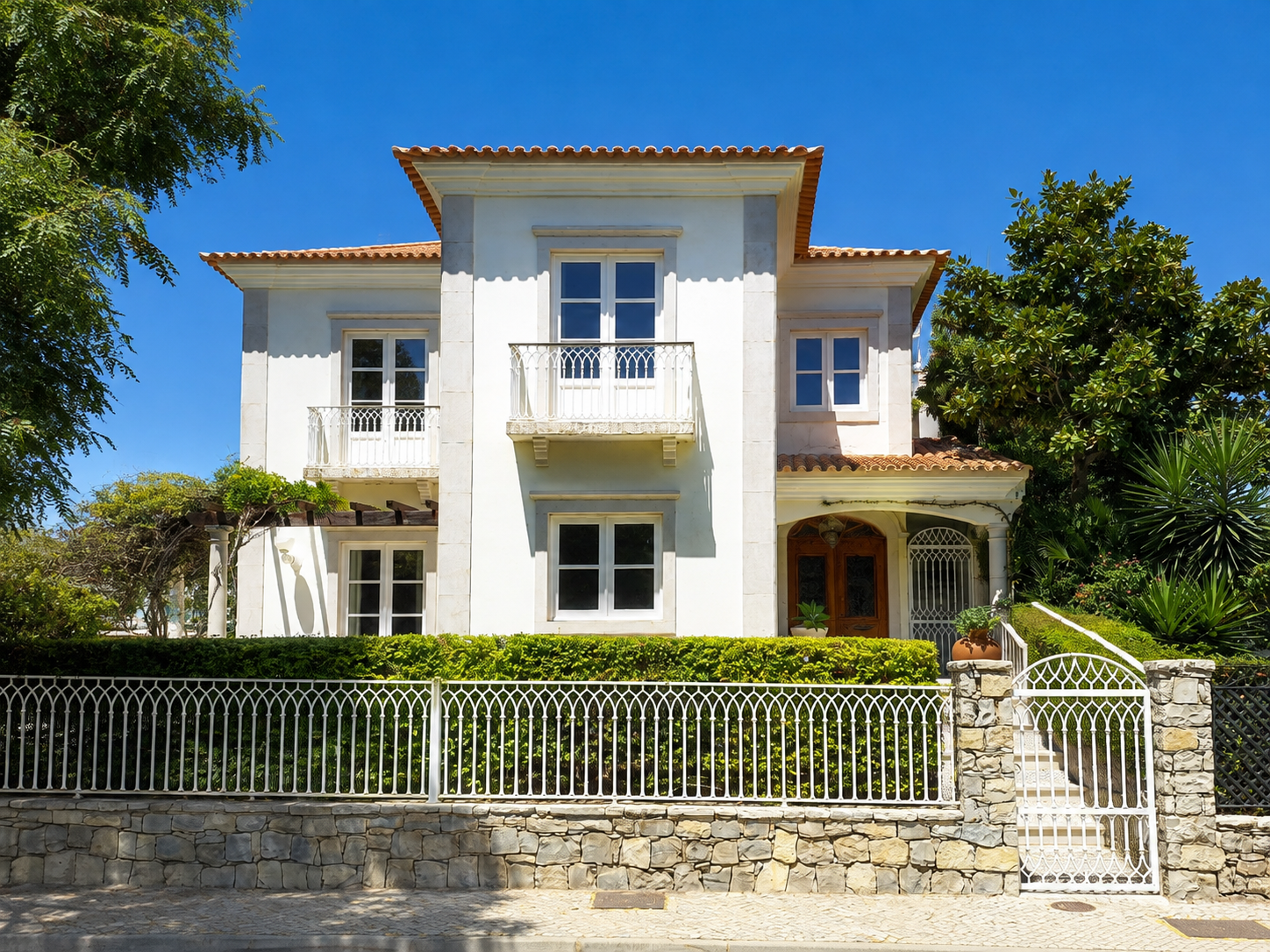 Elegant 4-Bedroom Villa in Quinta do Eucalipto, Faro