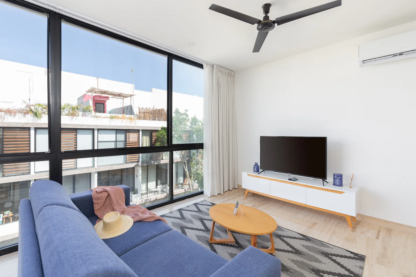 4-Bedroom Penthouse with Rooftop Jacuzzi 3