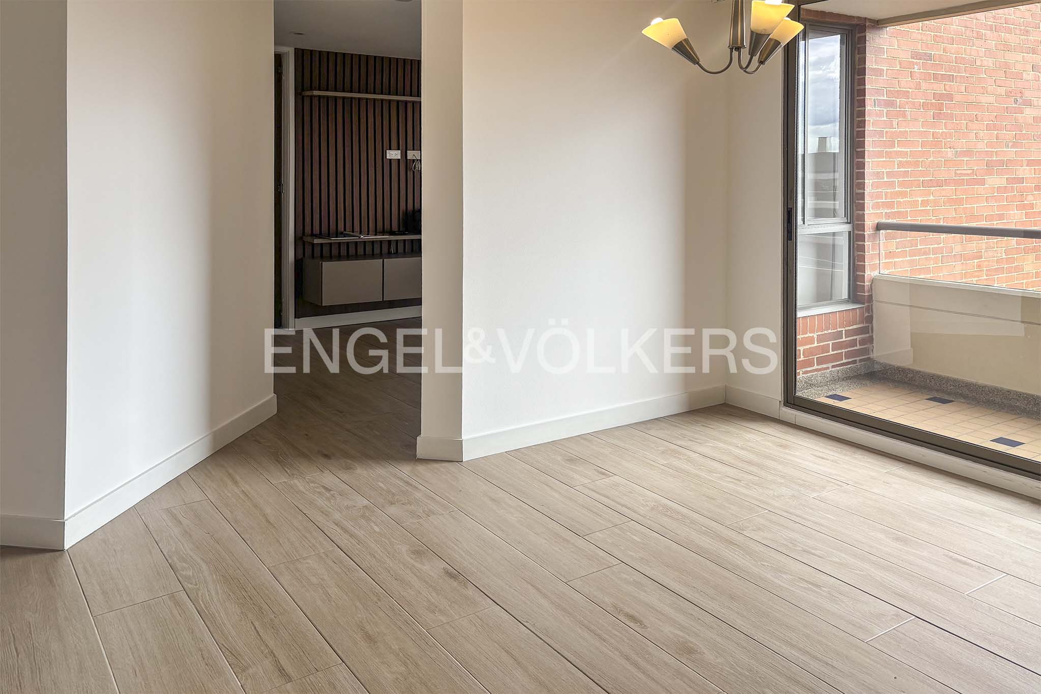 Moderno apartamento con balcón y clubhouse para arriendo en Bella Suiza Alta