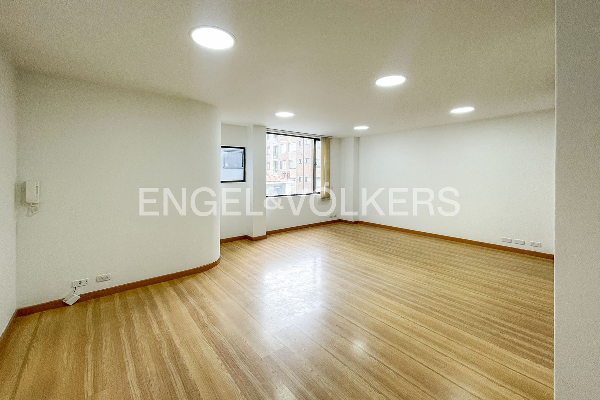 Arriendo oficina en sector Unicentro