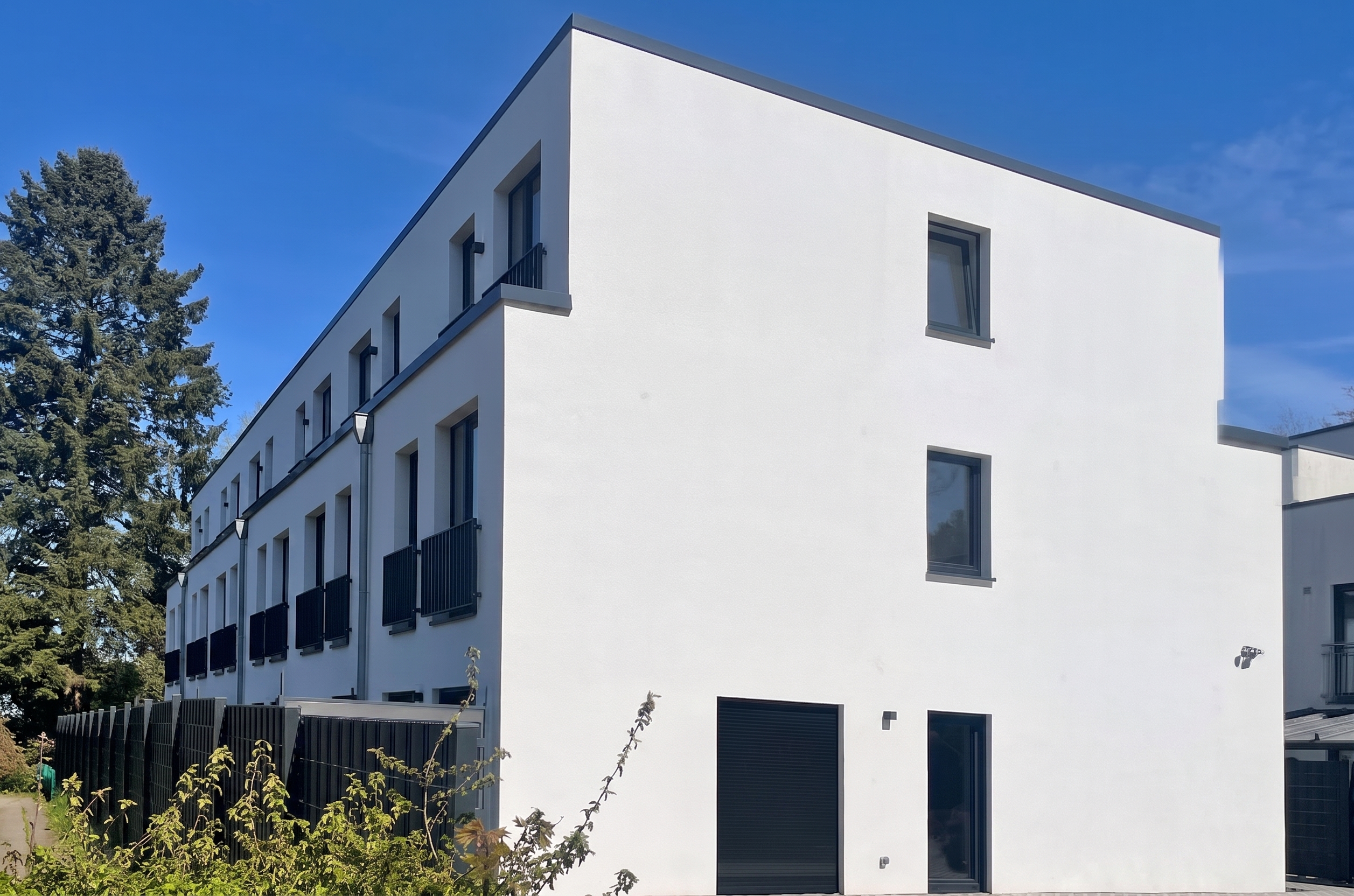 Neubau: Möbliertes Stadthaus in begehrter Lage von Meiendorf - 4WE verfügbar