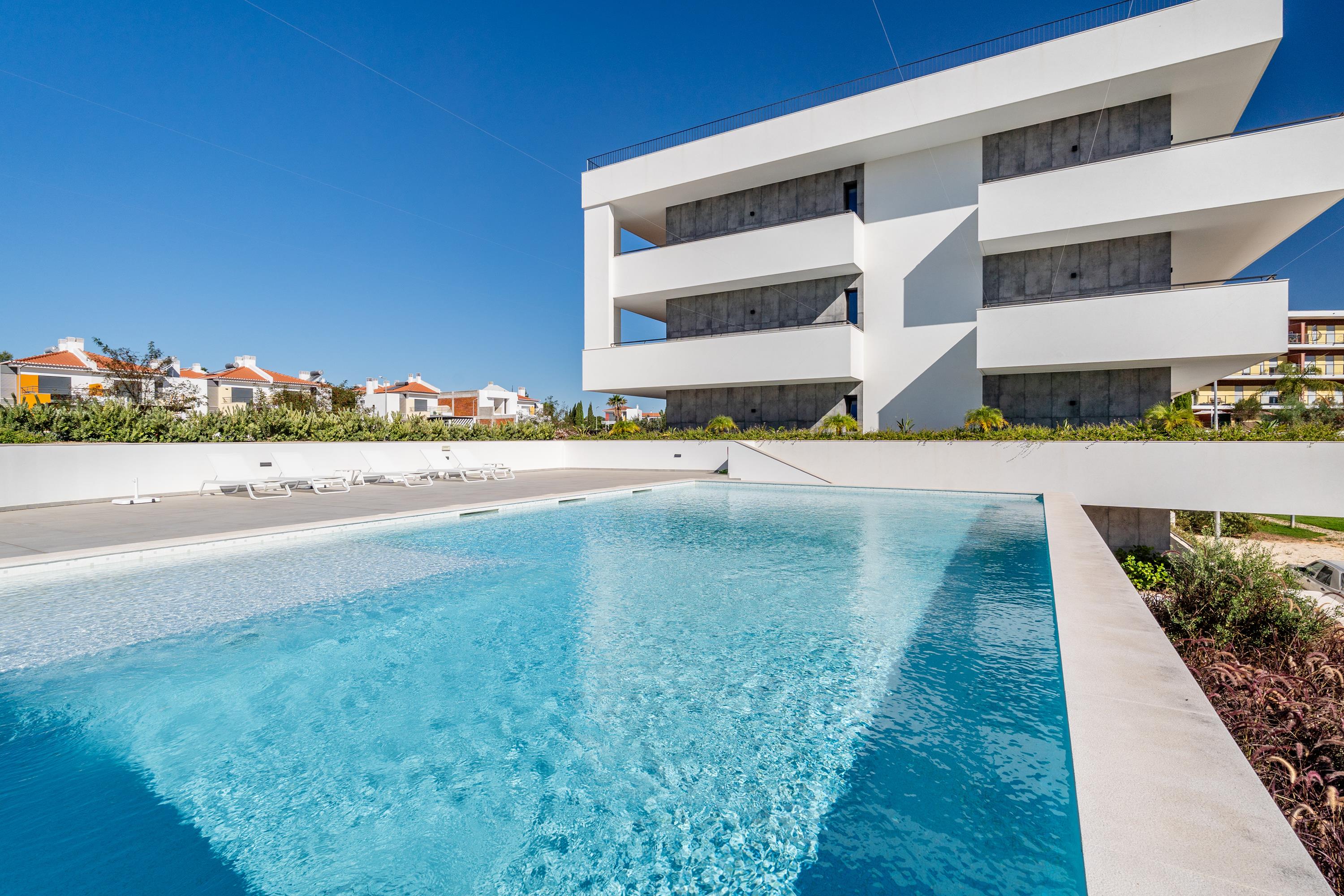 Luxury Penthouse with  Huge Balconies, Roof Terrace with Jacuzzi, Pool and Gym