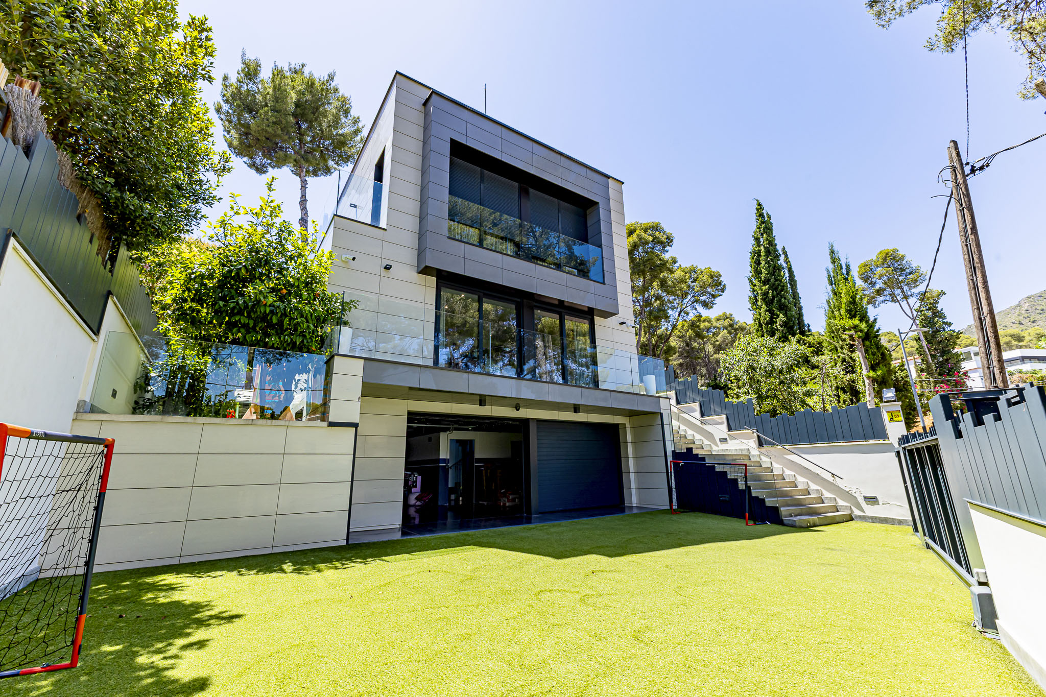 Modern house in an exclusive area of Castelldefels