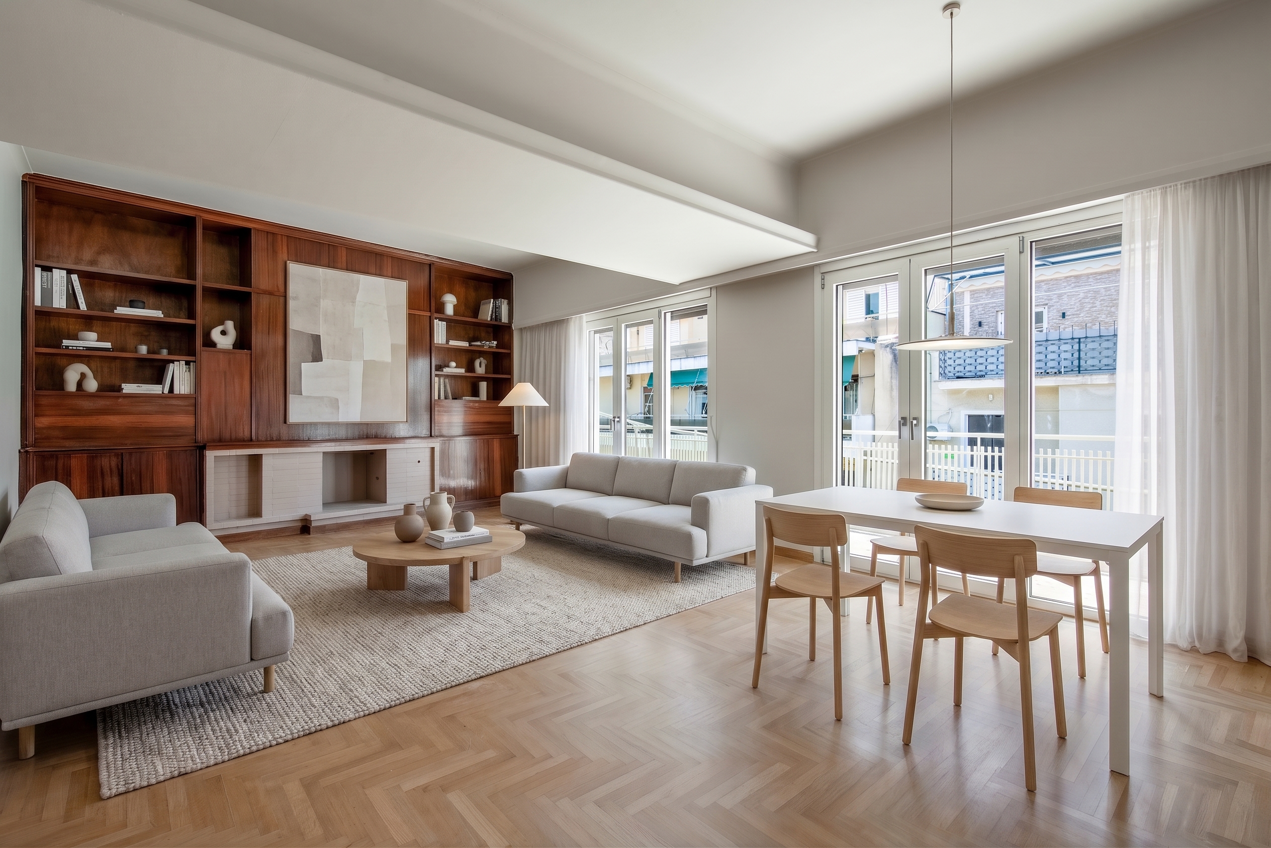Elegant renovated apartment of 107 sq.m. in Victoria Square
