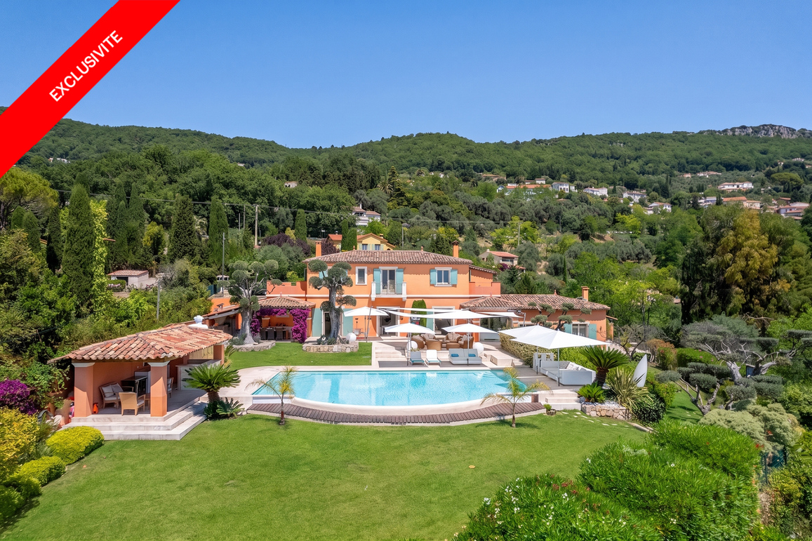 Exceptional property with panoramic sea view