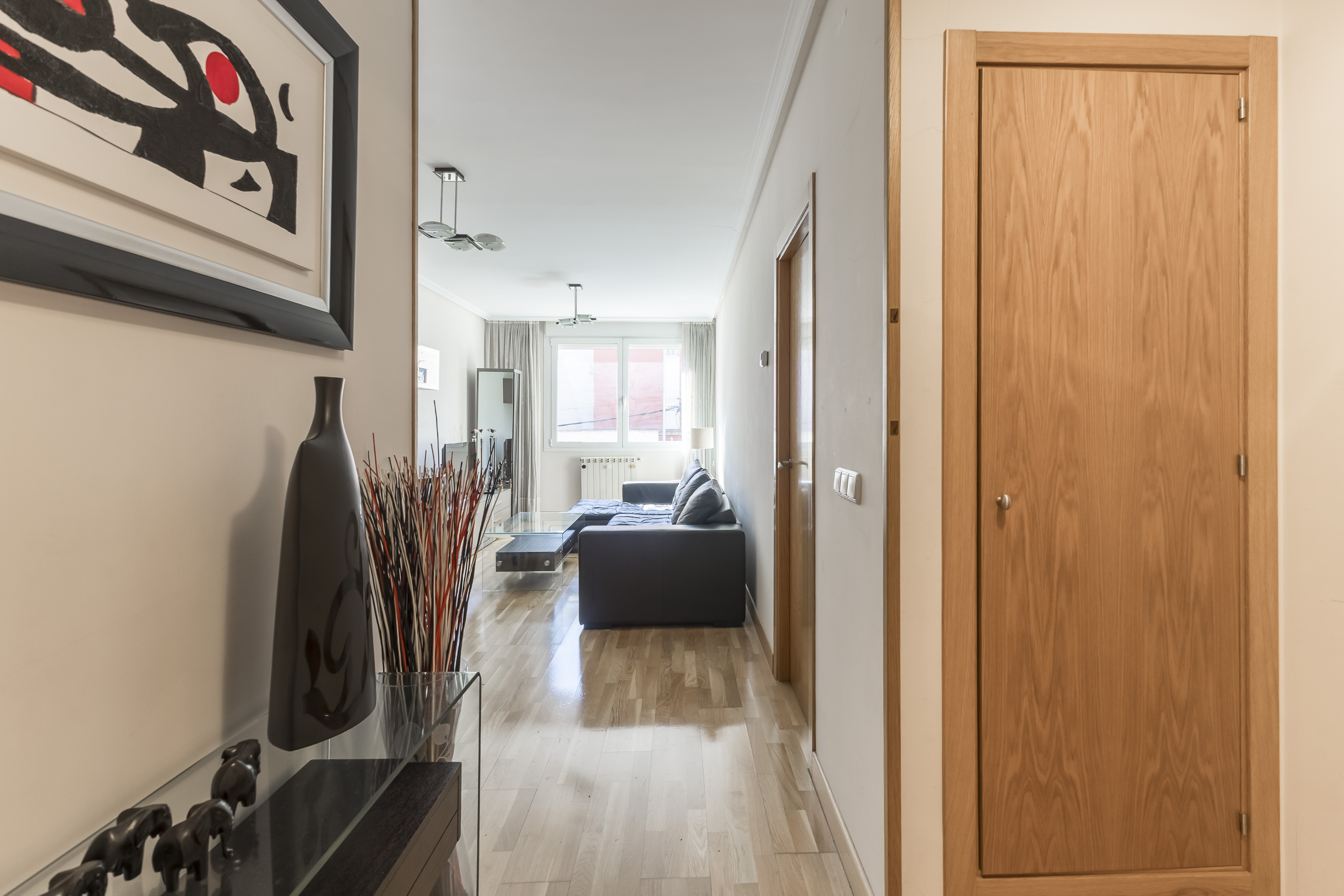 Elegance, light, and location near Arturo Soria
