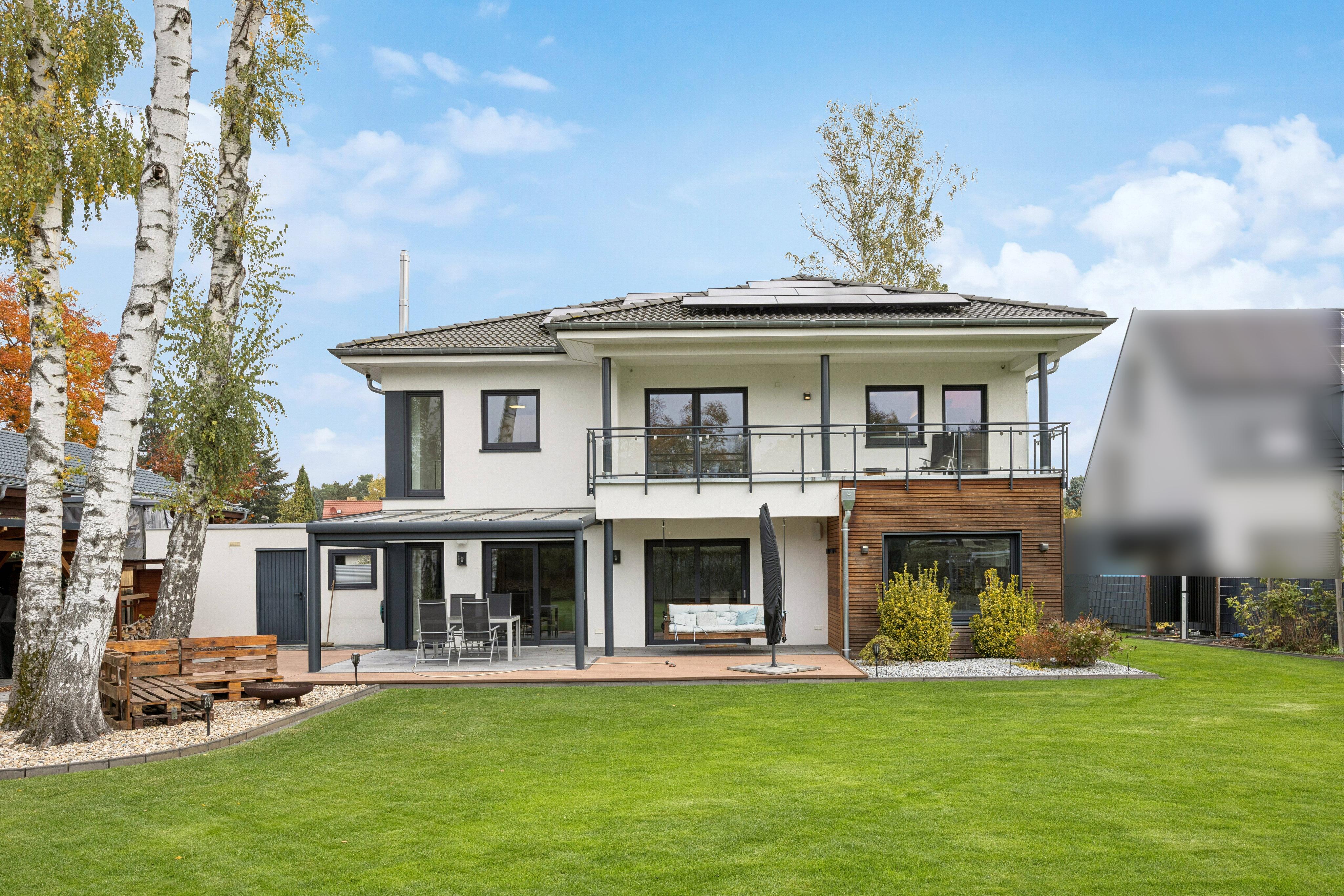 Modernes, energieeffizientes Einfamilienhaus mit Sauna und großzügigem Garten