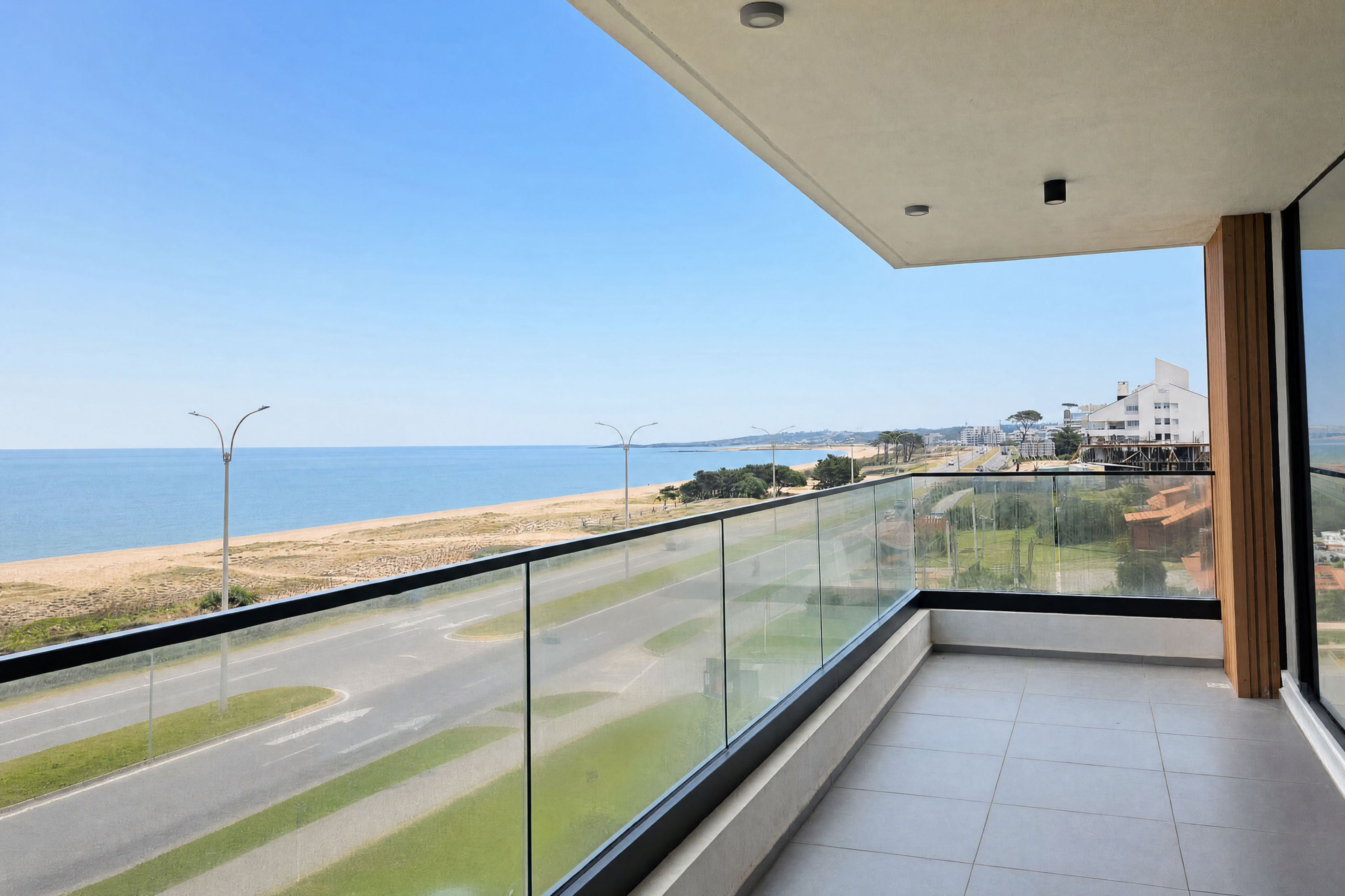 Apartamento a estrenar frente al mar en Playa Mansa