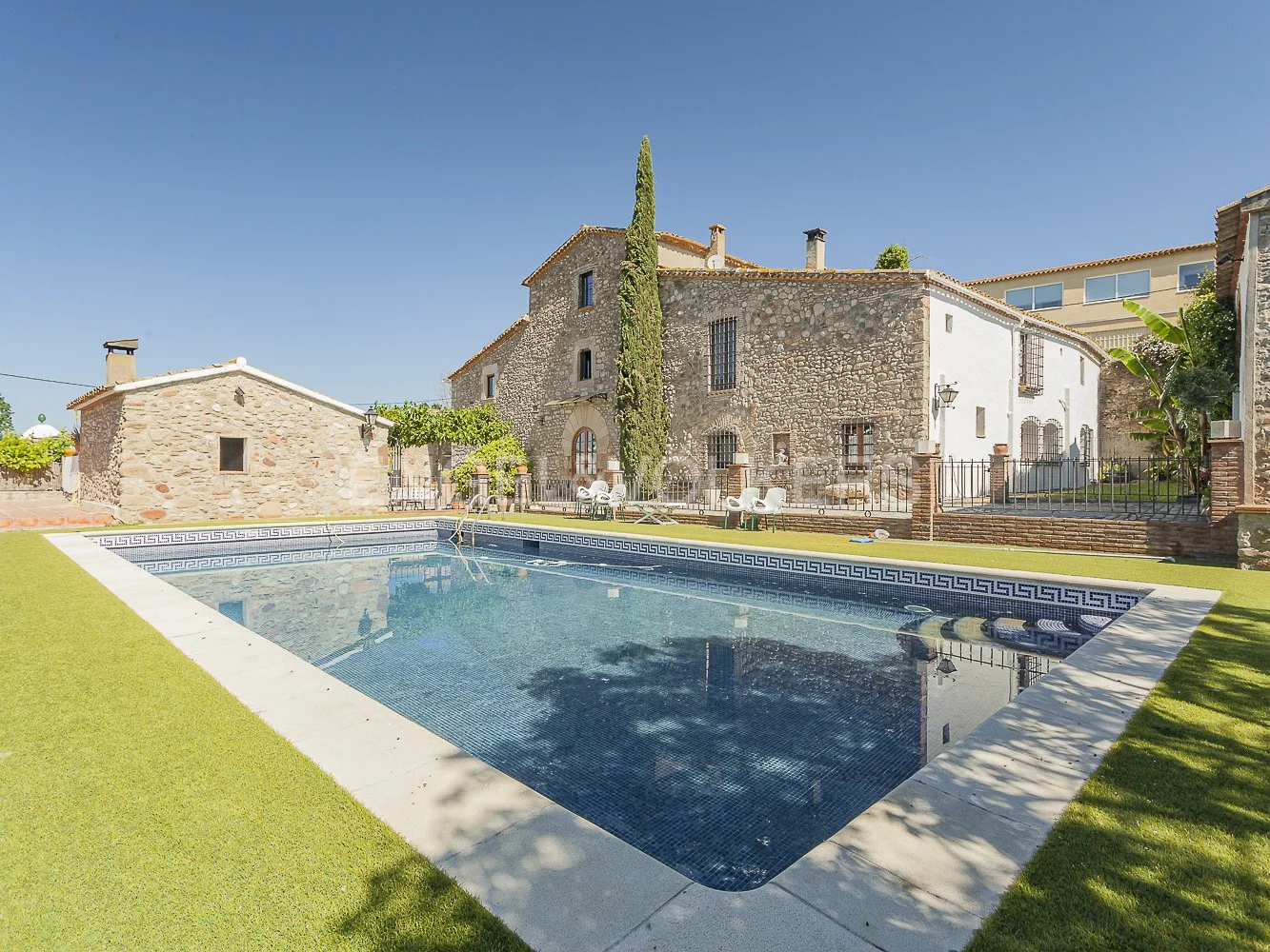 Spectacular farmhouse with license for horse riding, restaurant and rural house.