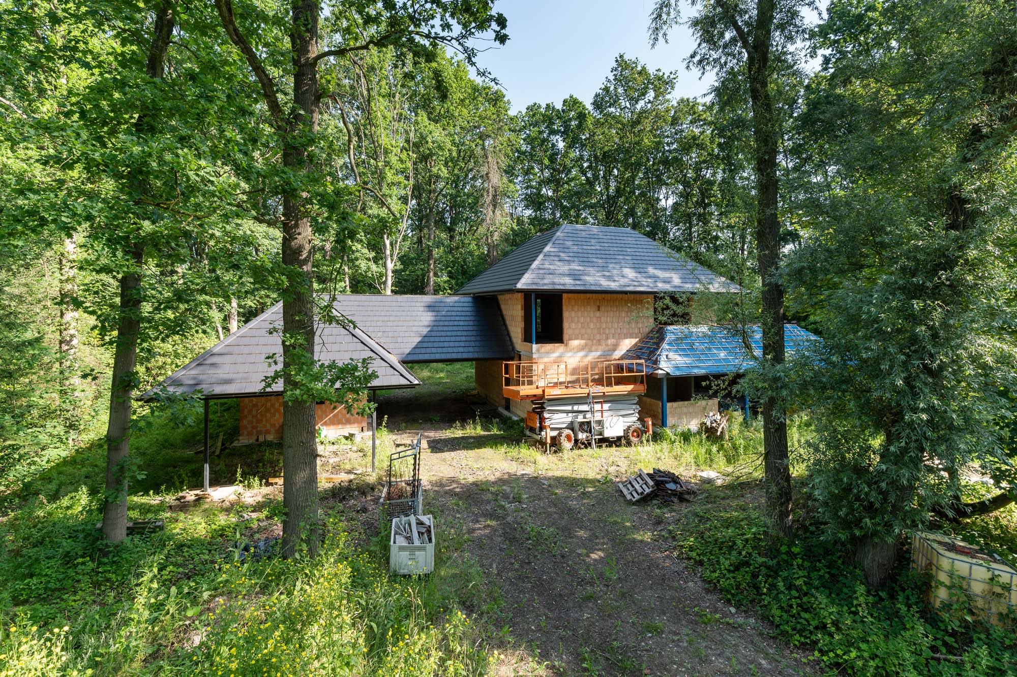 Large shell villa in prime location in Loveld/Aalter