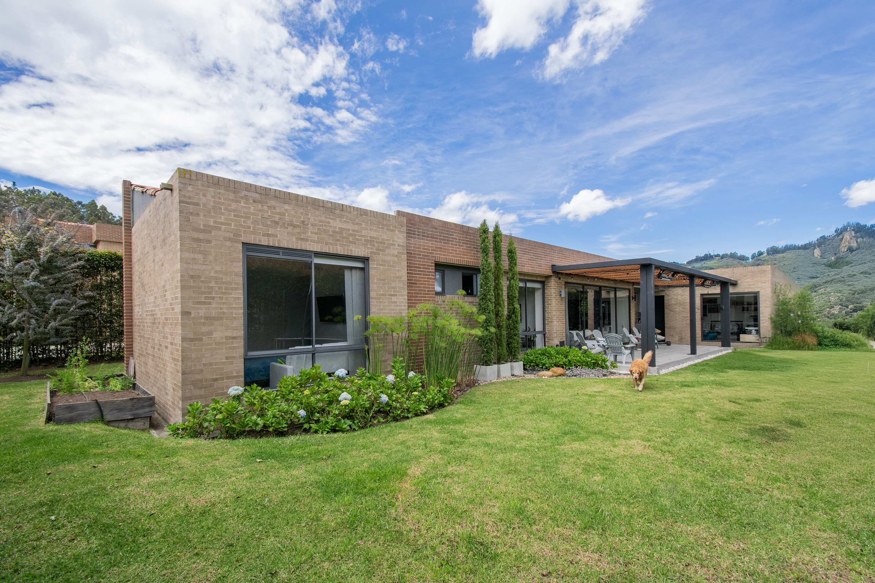 Casa de un nivel con pérgola para venta en Entrelomas