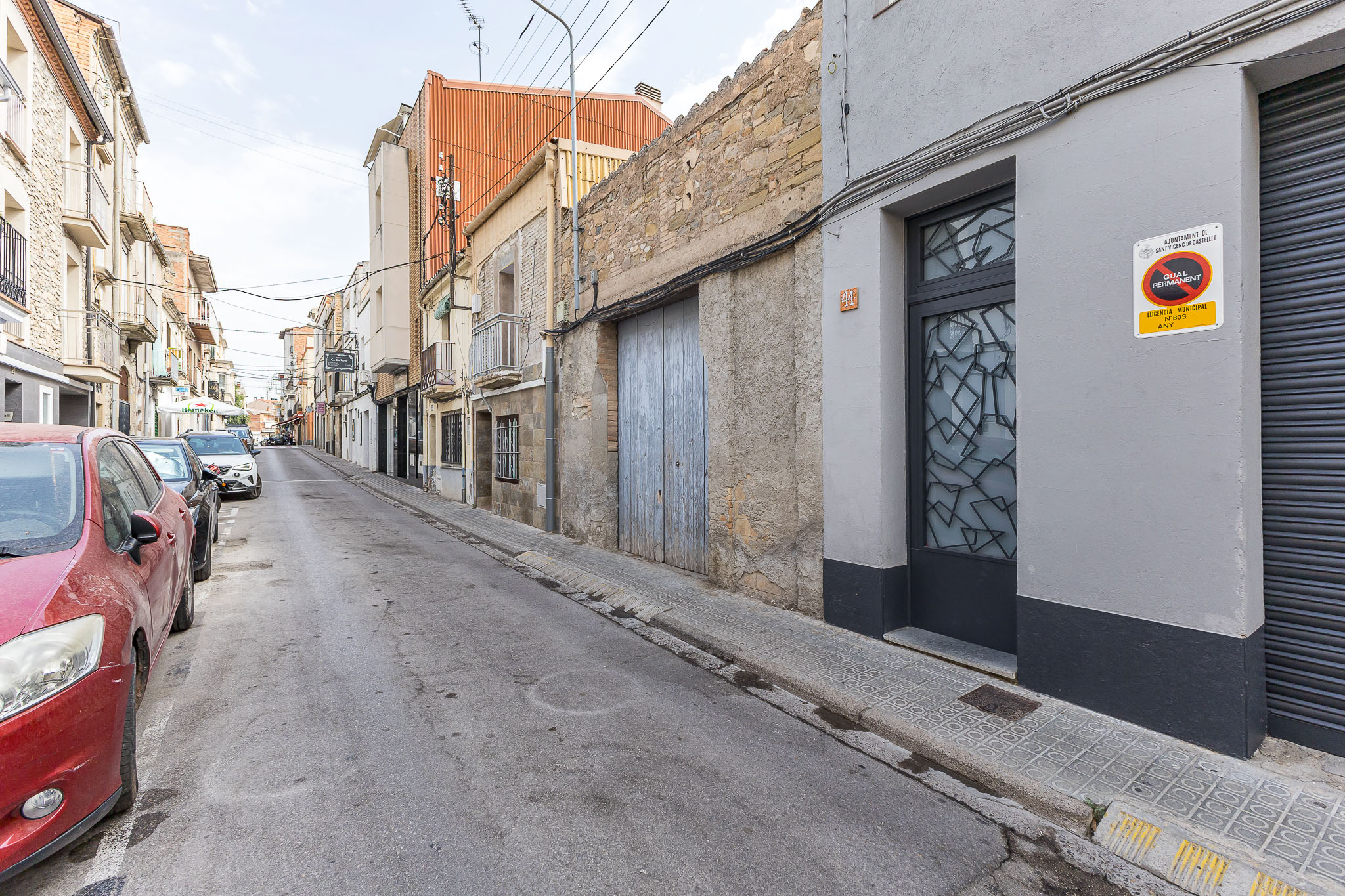 Urban plot with garage to build the home of your dreams