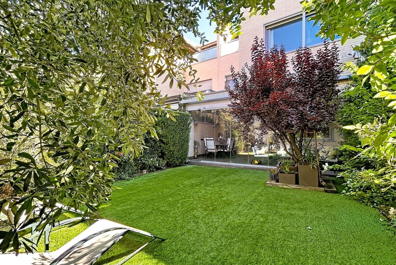 Exclusive 4-Bedroom Townhouse with Private Garden