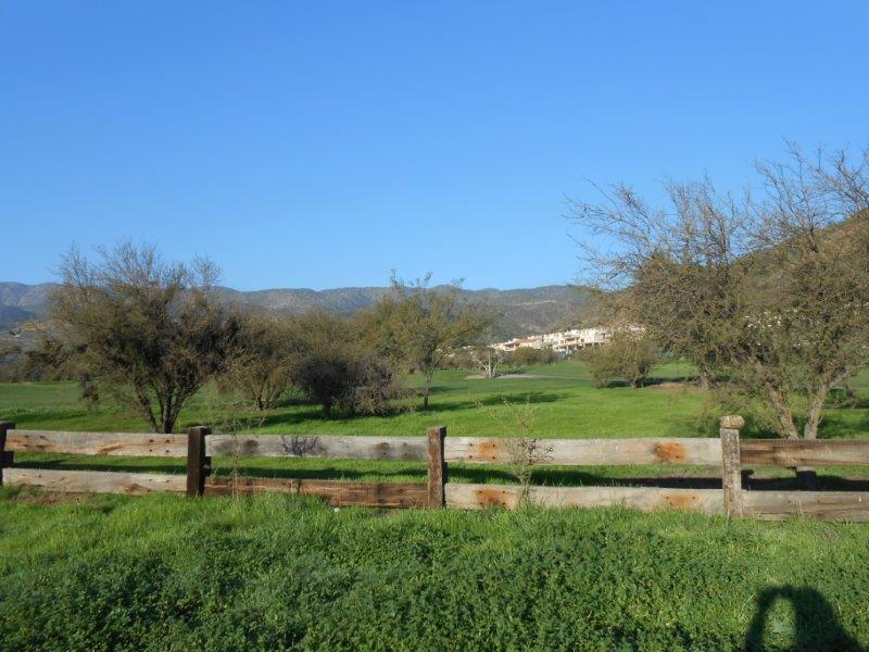 Excelentesitio a orilla de Cancha en Hacienda de Chicureo