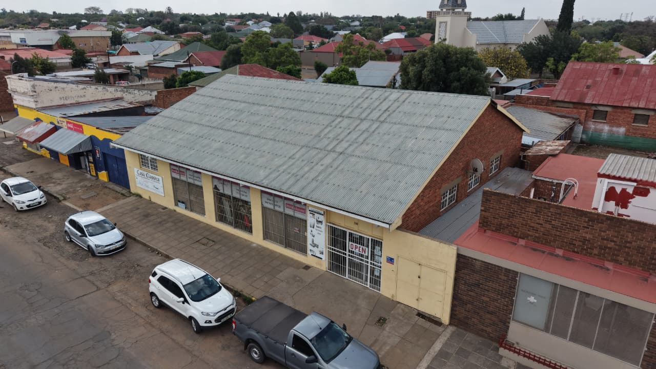 Commercial Building in Prime Location