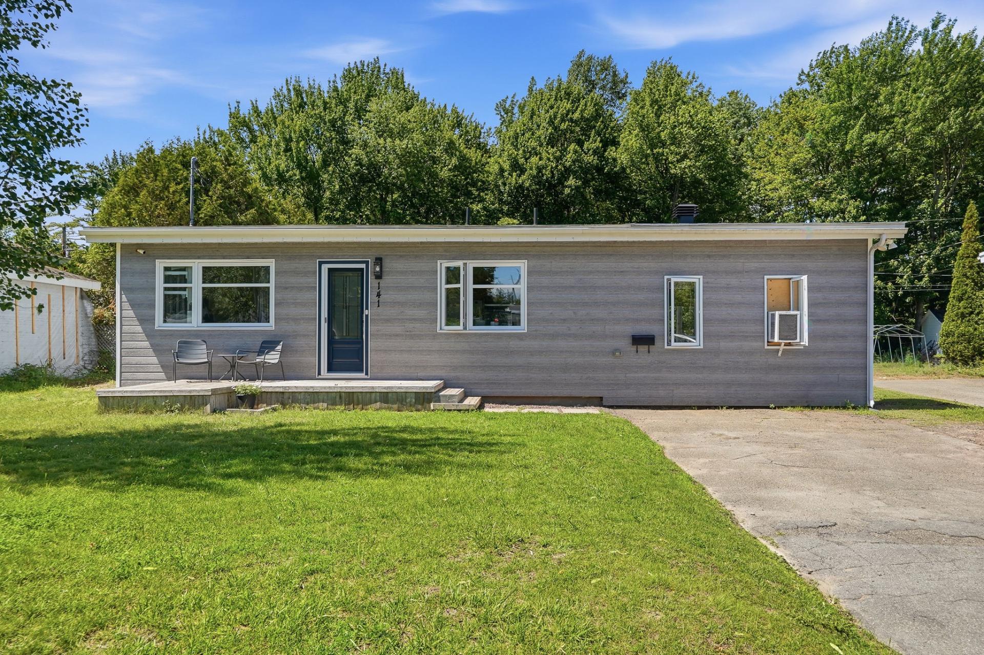 Beautifully renovated split-level home in Lachute, QC.
