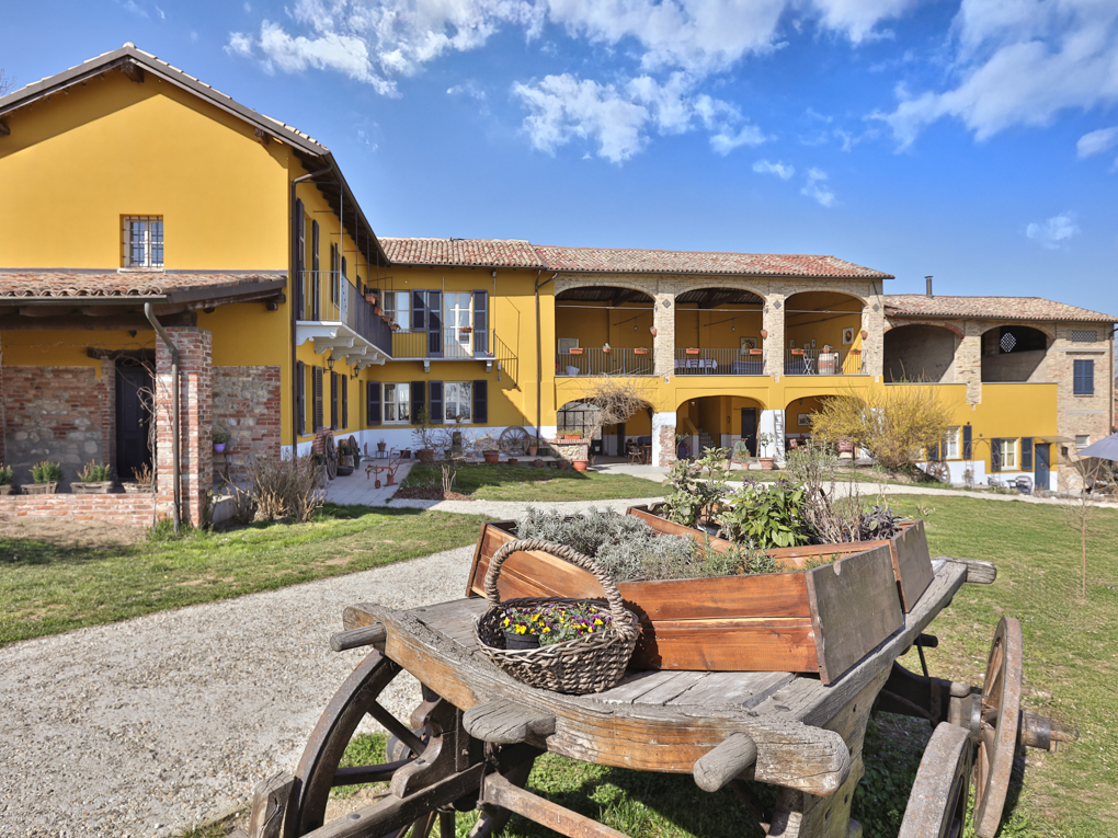Renovated Farmhouse with Pet-Friendly B&B
