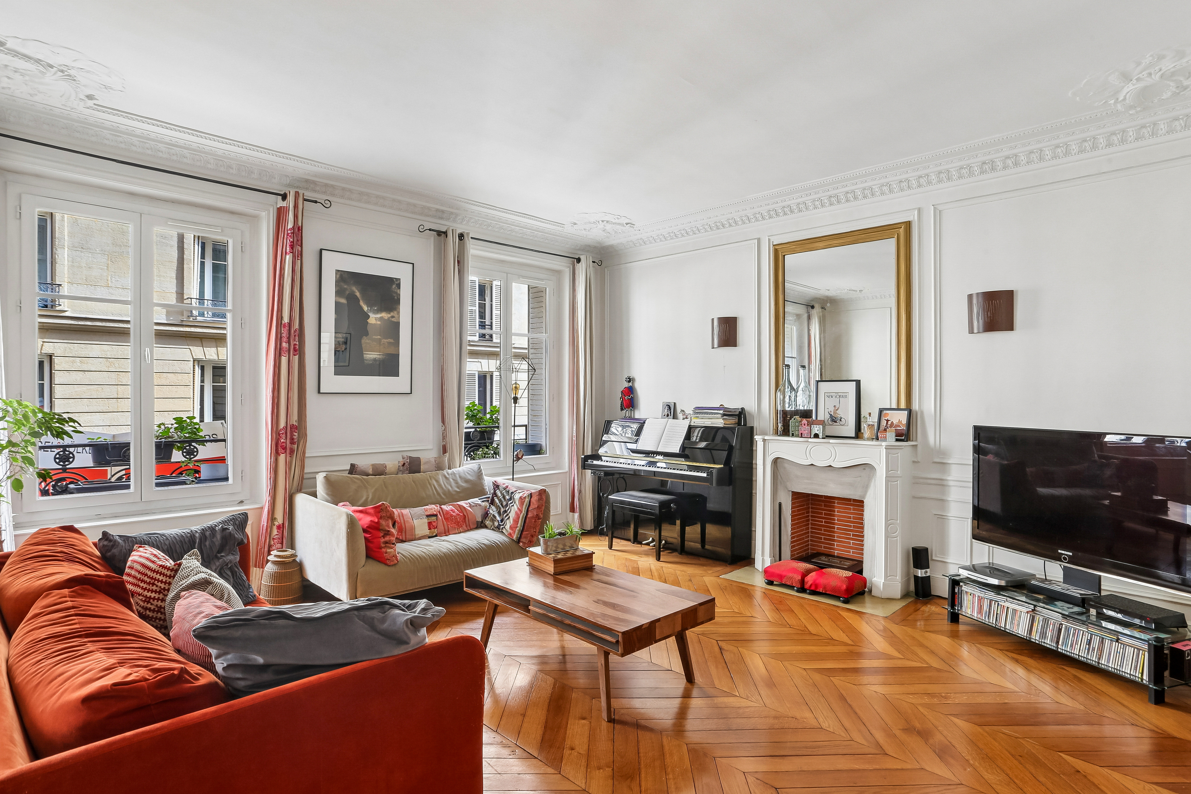Paris 9th – Exceptional Parisian lifestyle: elegance, spaciousness, absolute tranquility