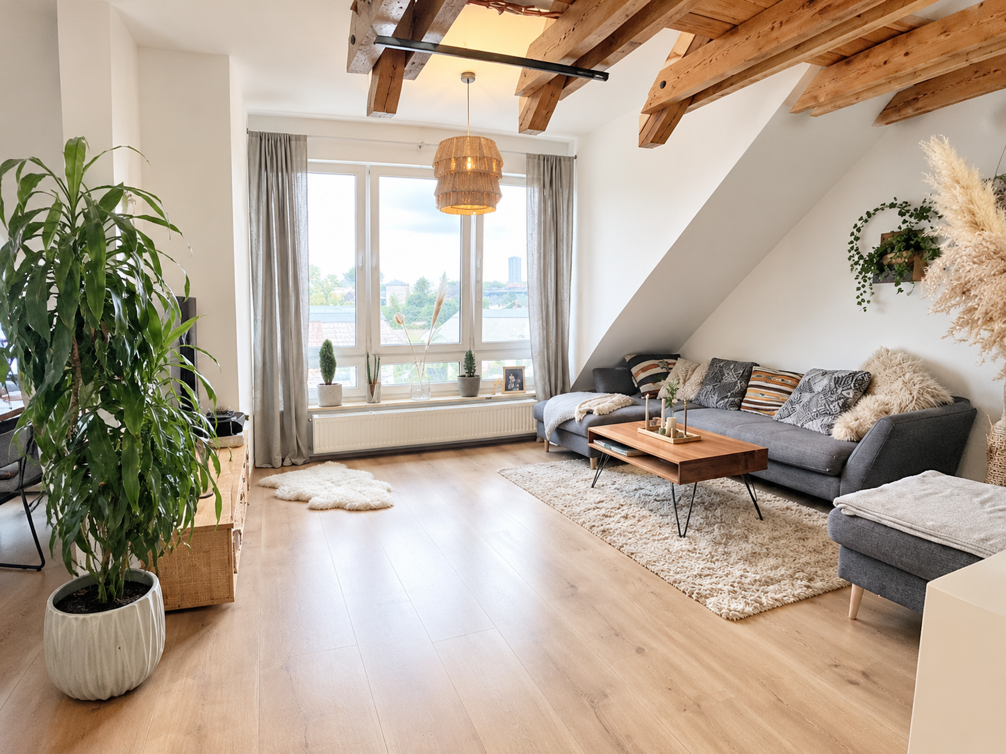 Attraktive Dachgeschosswohnung mit Dachterrasse in zentraler Lage von Harburg!